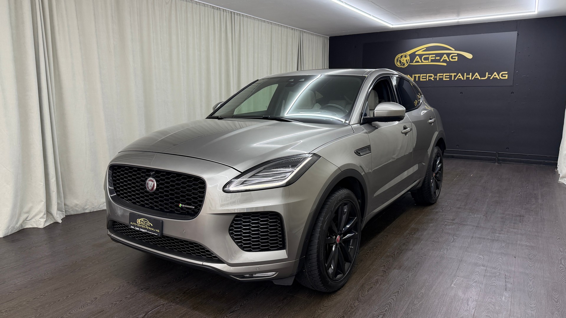 JAGUAR E-Pace 2.0d D240 R-Dynamic SE AWD Automatik-image-0