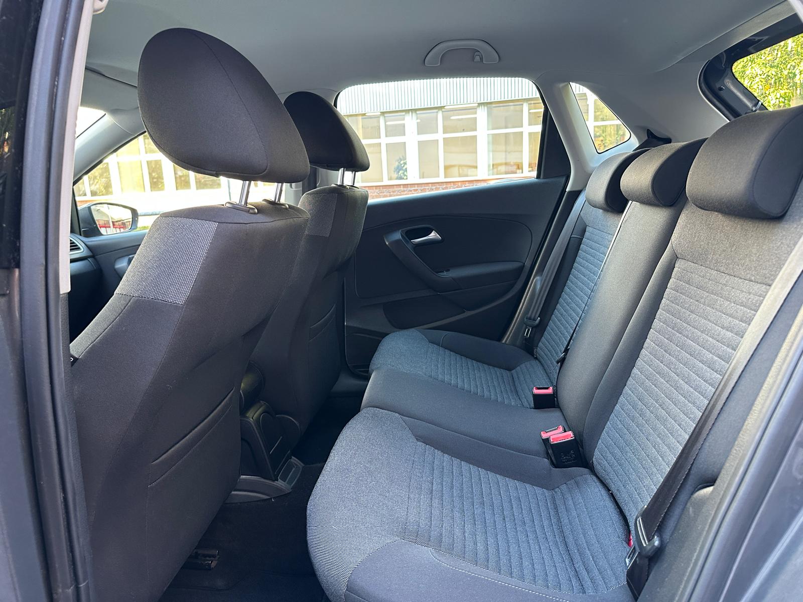 VW Polo 1.6 TDI Trendline-image-7