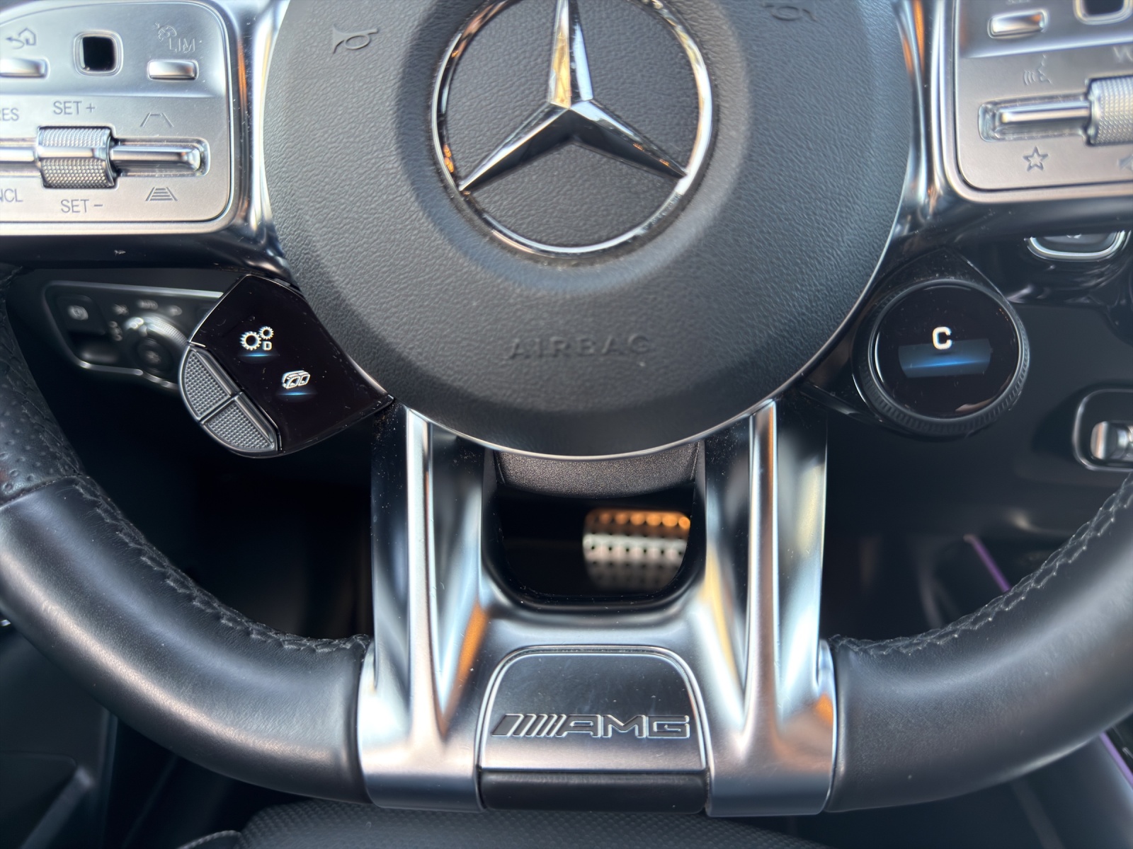 MERCEDES-BENZ GLA 45 S AMG 4Matic+ 8G-Speedshift DCT-image-15