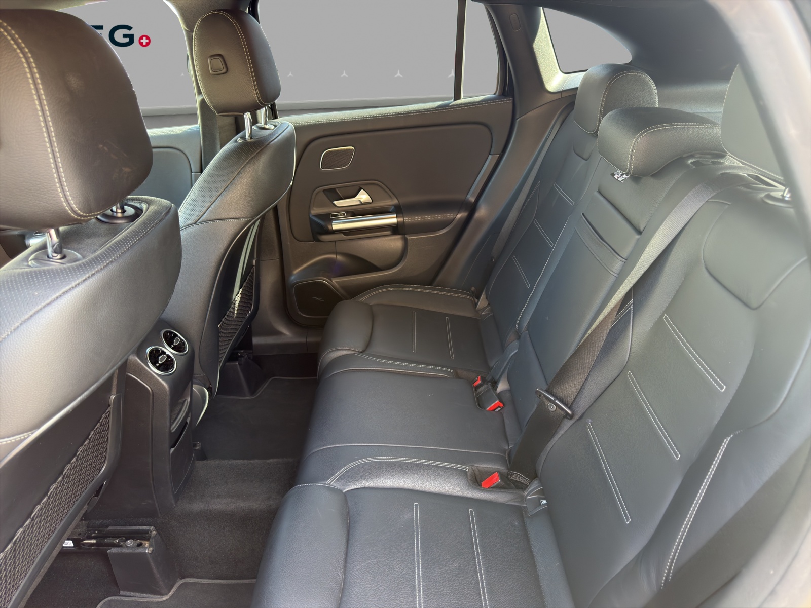 MERCEDES-BENZ GLA 45 S AMG 4Matic+ 8G-Speedshift DCT-image-13