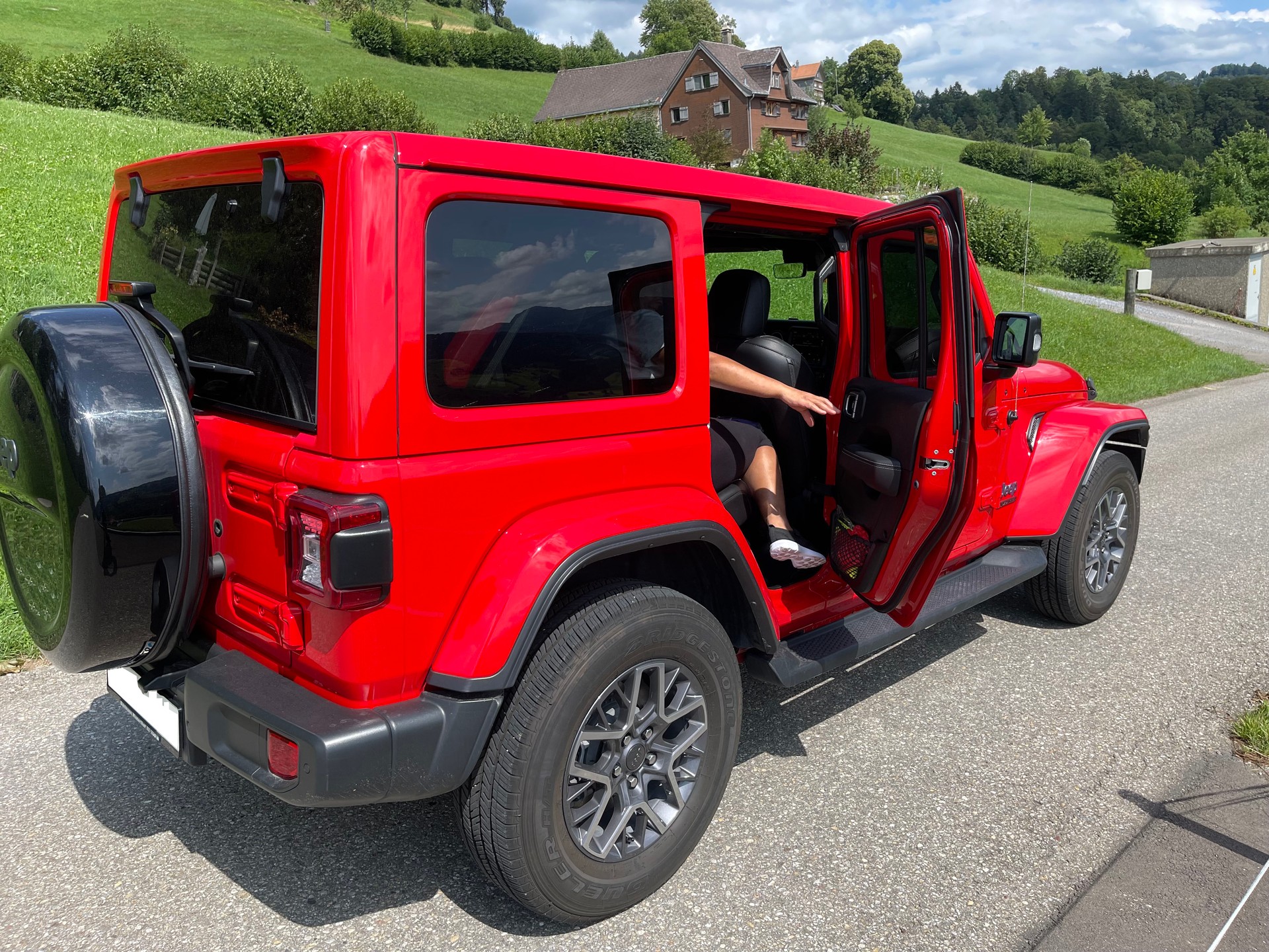 JEEP 2.0 Turbo Sahara Unlimited 4xe-image-2