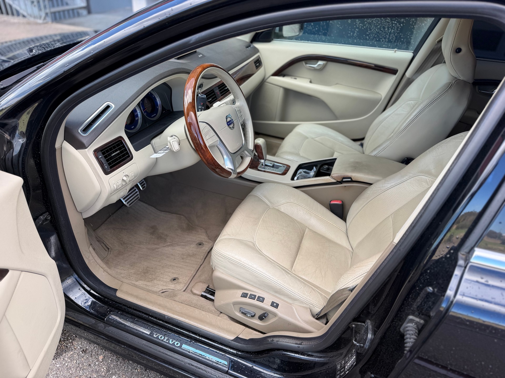 VOLVO V70 T6 AWD Summum Geartronic-image-16