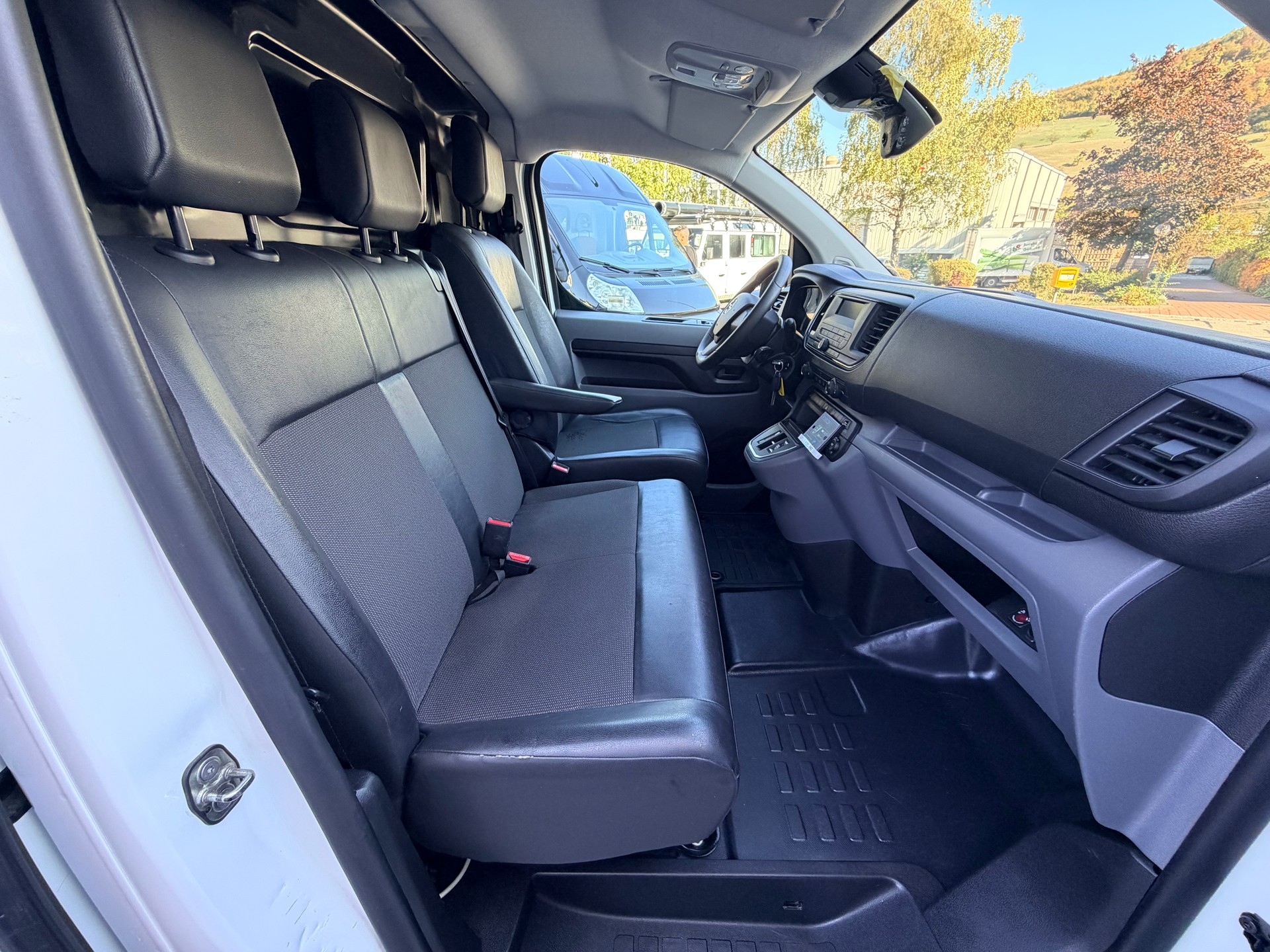 OPEL Vivaro Cargo-e 50 kWh Enjoy M-image-8