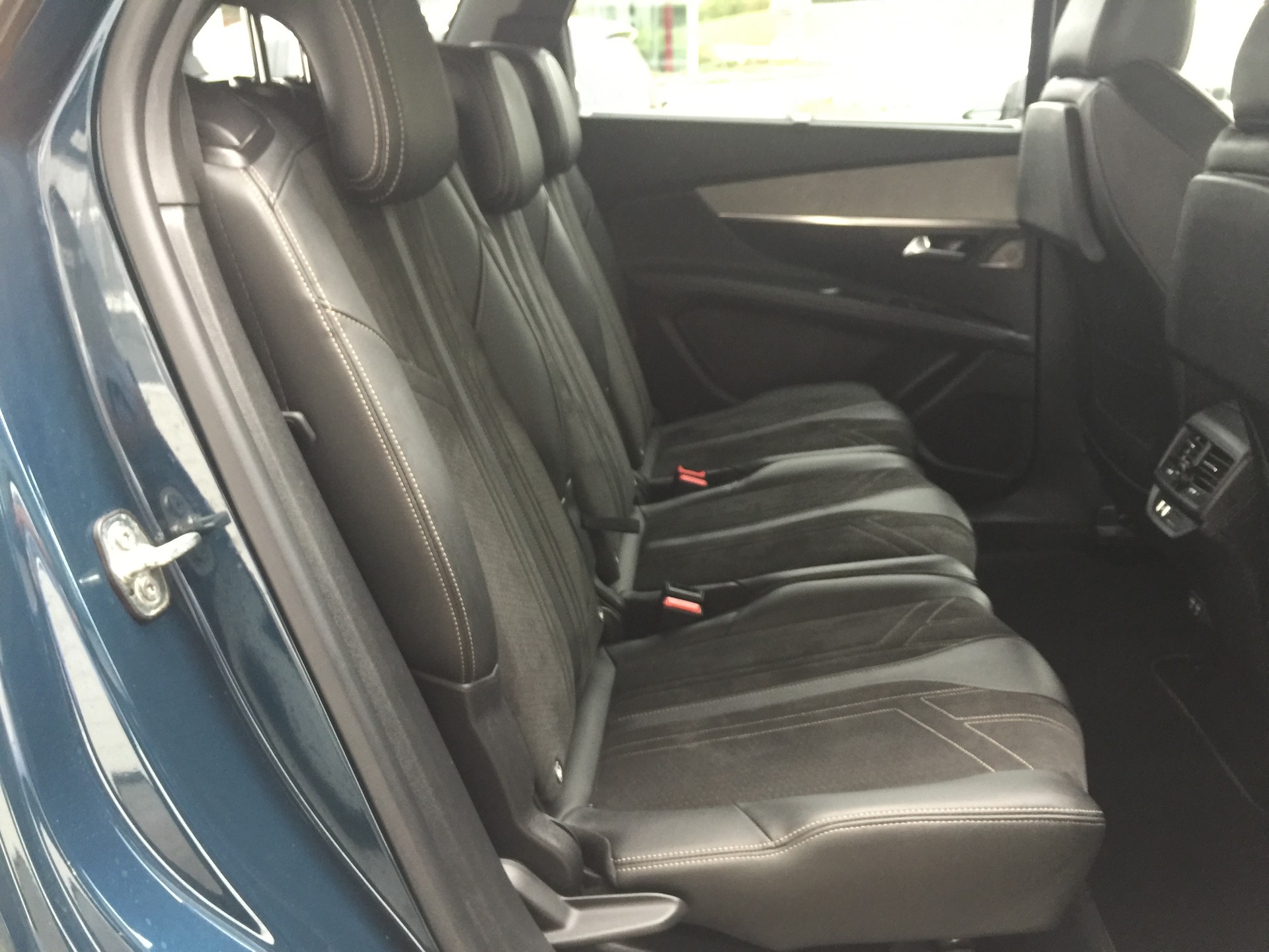 PEUGEOT 5008 1.6 Pure Tech GT Pack EAT8-image-8