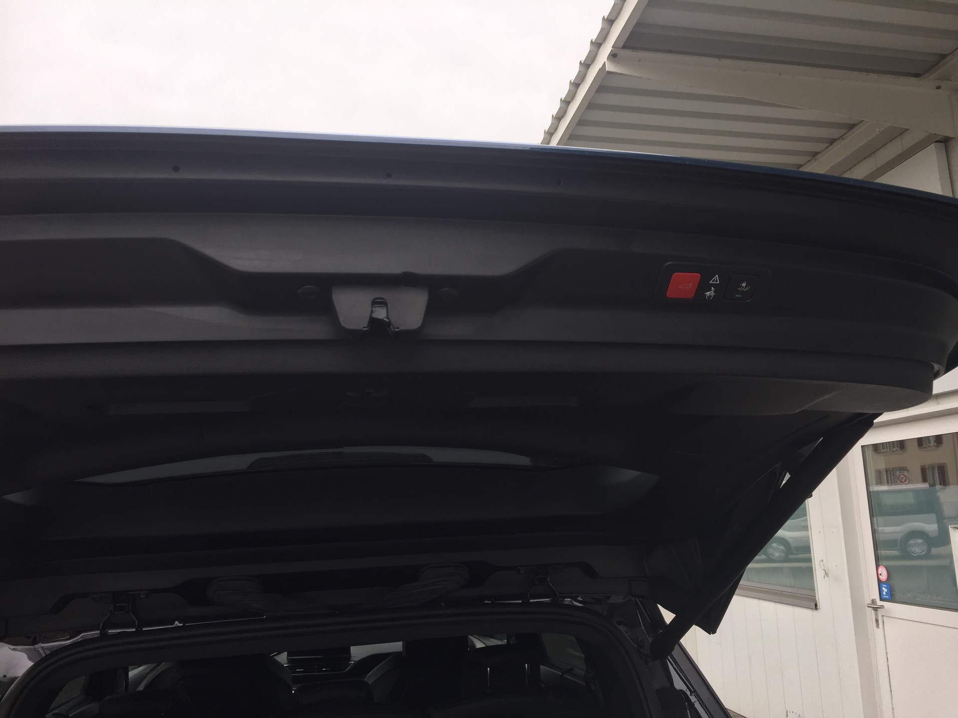 PEUGEOT 5008 1.6 Pure Tech GT Pack EAT8-image-6