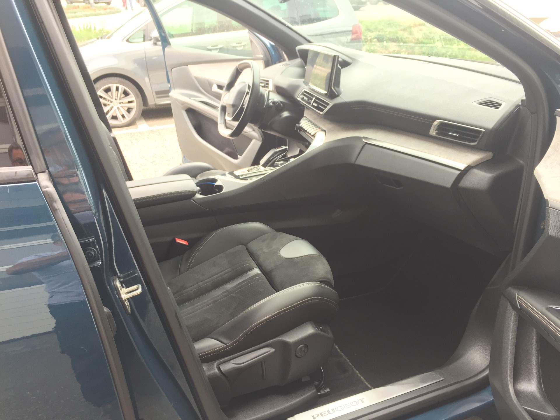 PEUGEOT 5008 1.6 Pure Tech GT Pack EAT8-image-11