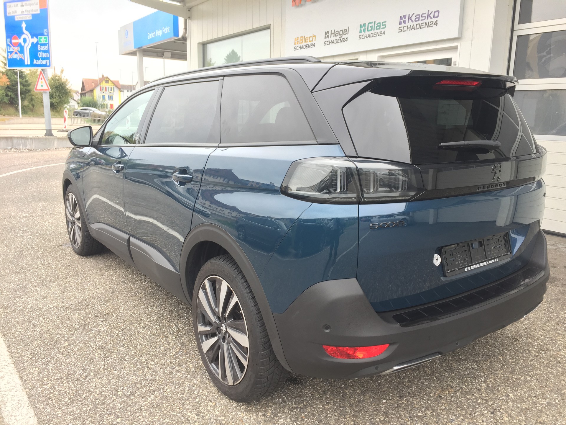 PEUGEOT 5008 1.6 Pure Tech GT Pack EAT8-image-5