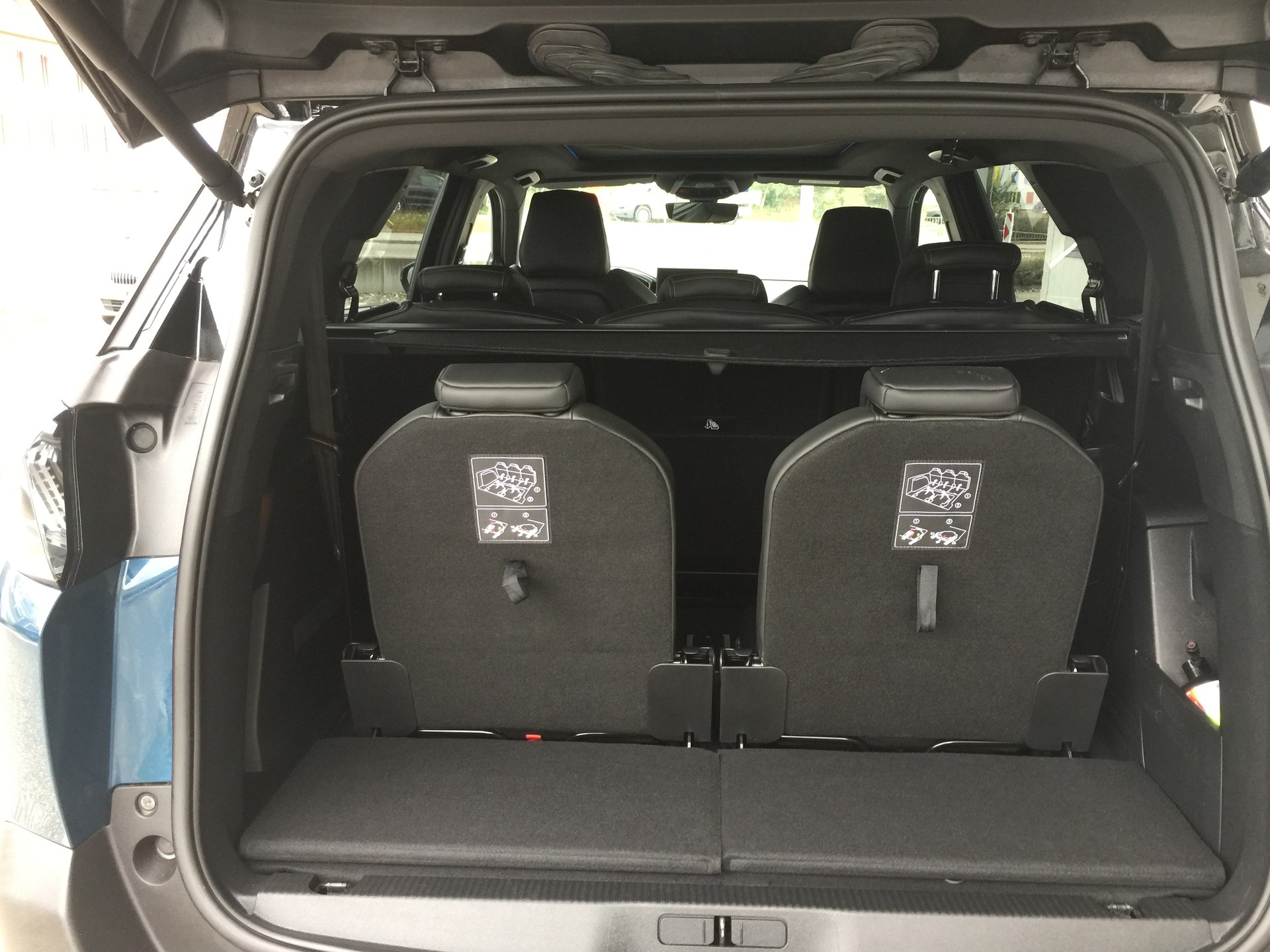 PEUGEOT 5008 1.6 Pure Tech GT Pack EAT8-image-7
