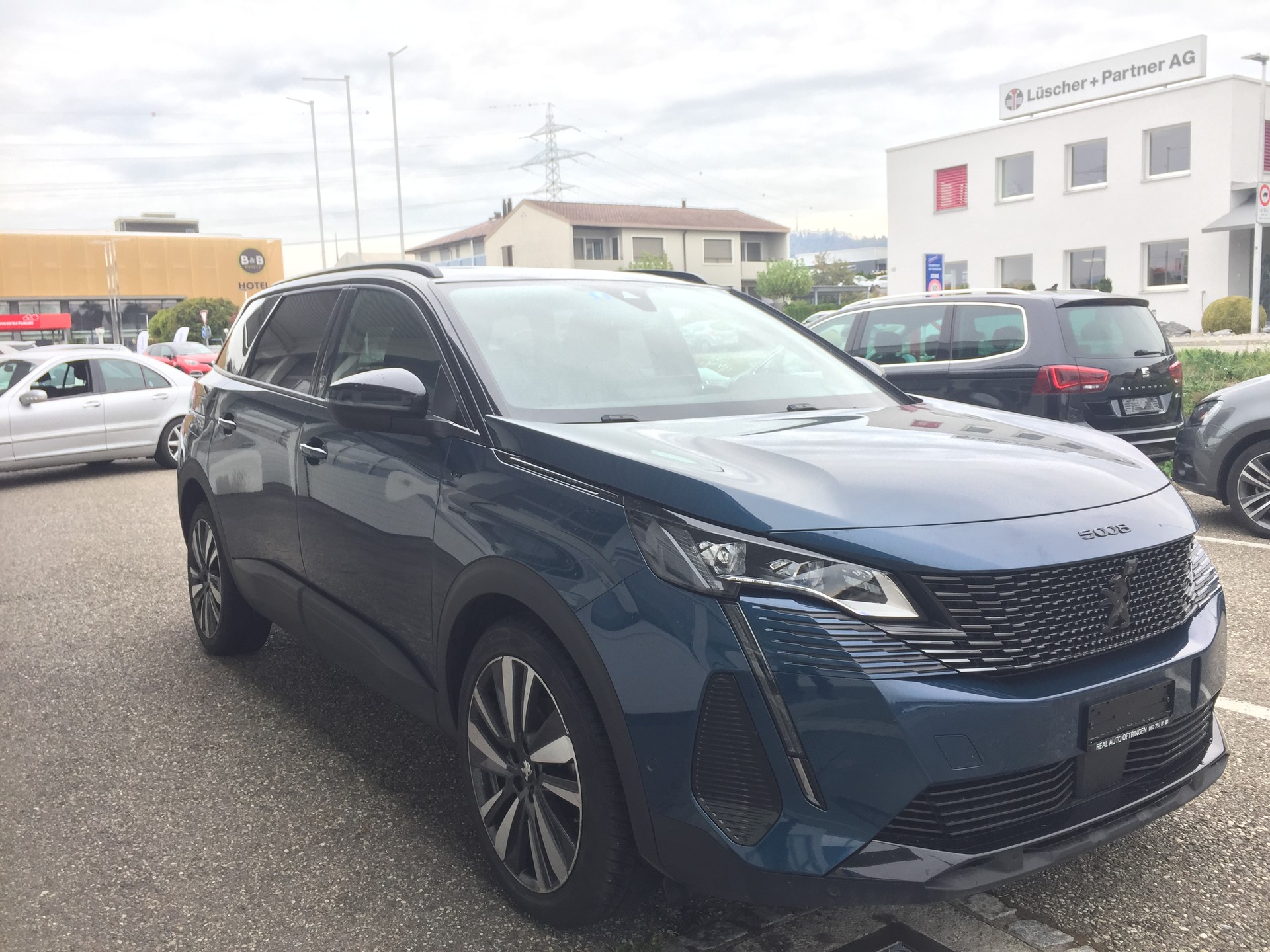PEUGEOT 5008 1.6 Pure Tech GT Pack EAT8-image-1