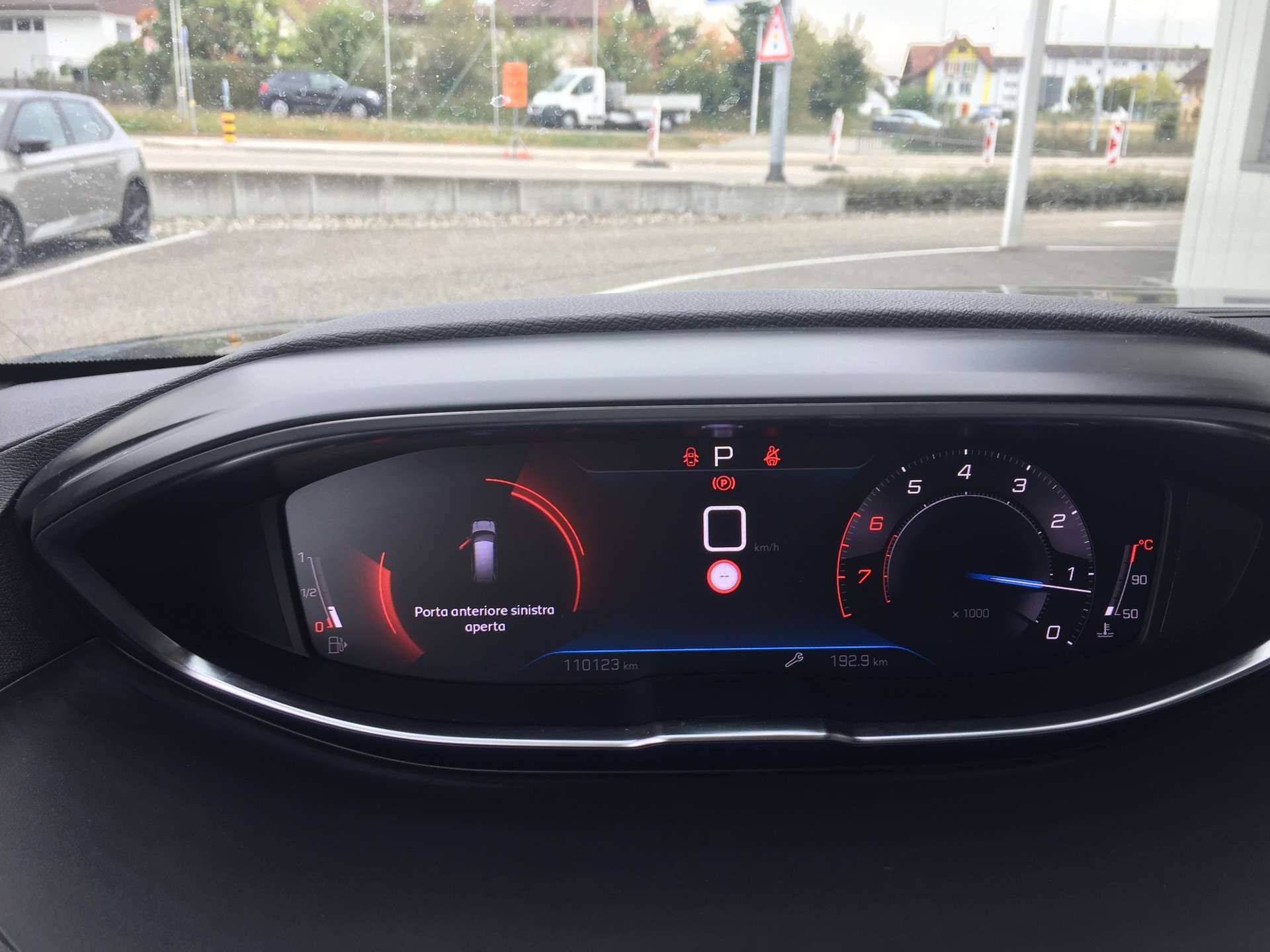 PEUGEOT 5008 1.6 Pure Tech GT Pack EAT8-image-14