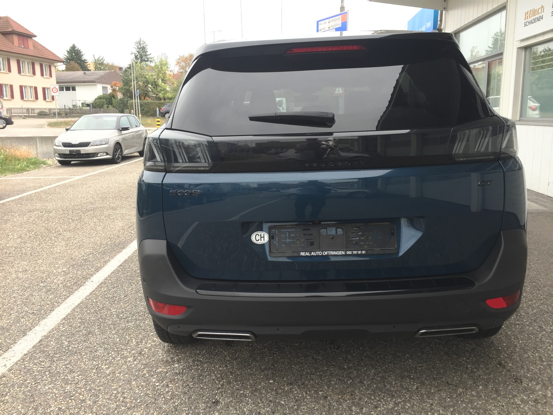 PEUGEOT 5008 1.6 Pure Tech GT Pack EAT8-image-3