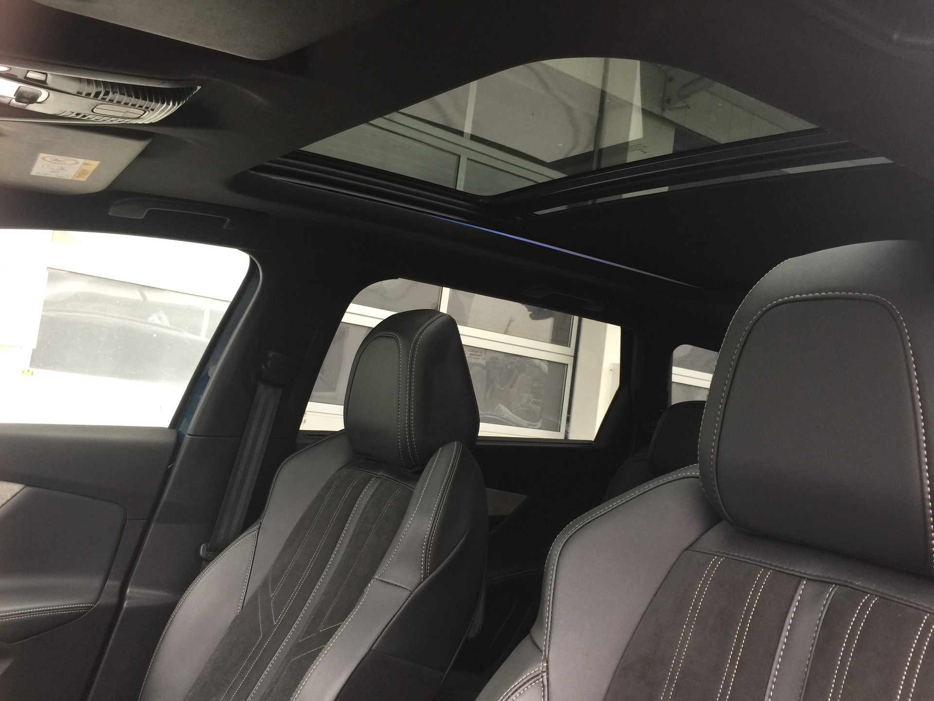 PEUGEOT 5008 1.6 Pure Tech GT Pack EAT8-image-13
