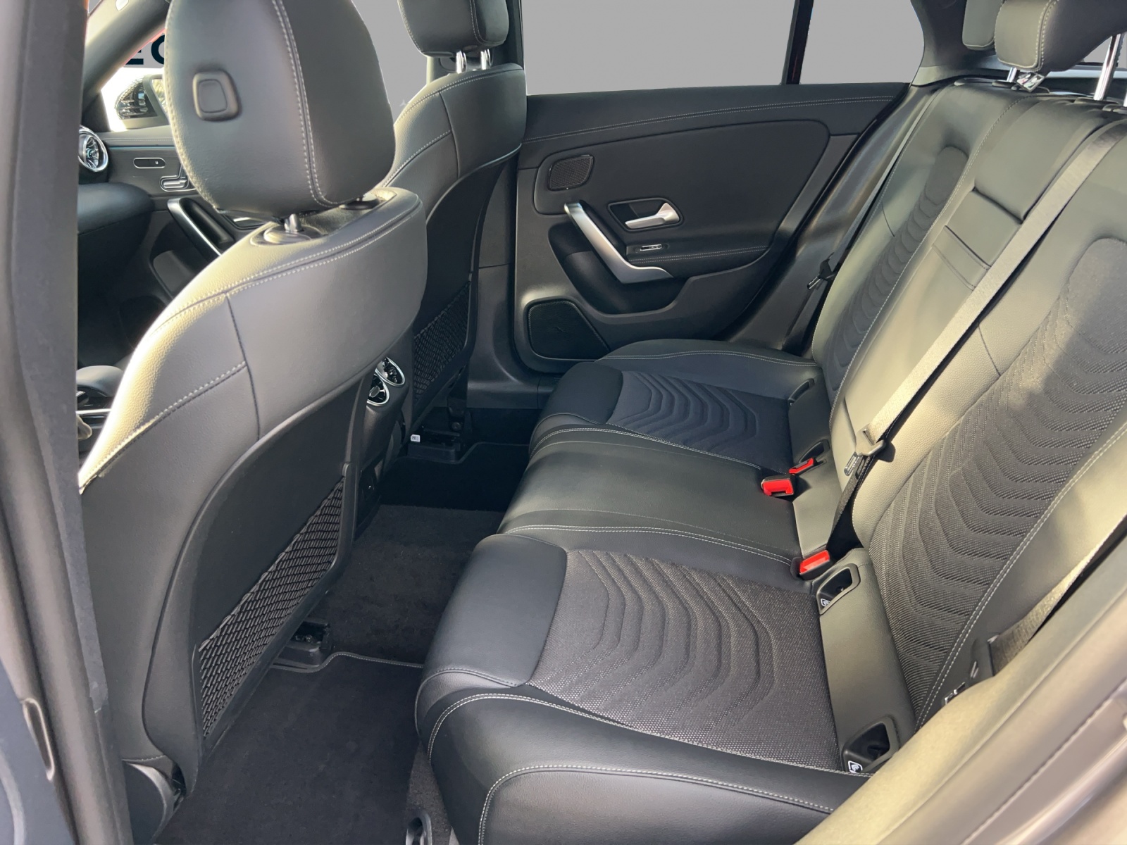 MERCEDES-BENZ CLA Shooting Brake 250 4Matic 7G-DCT Progressive-image-13