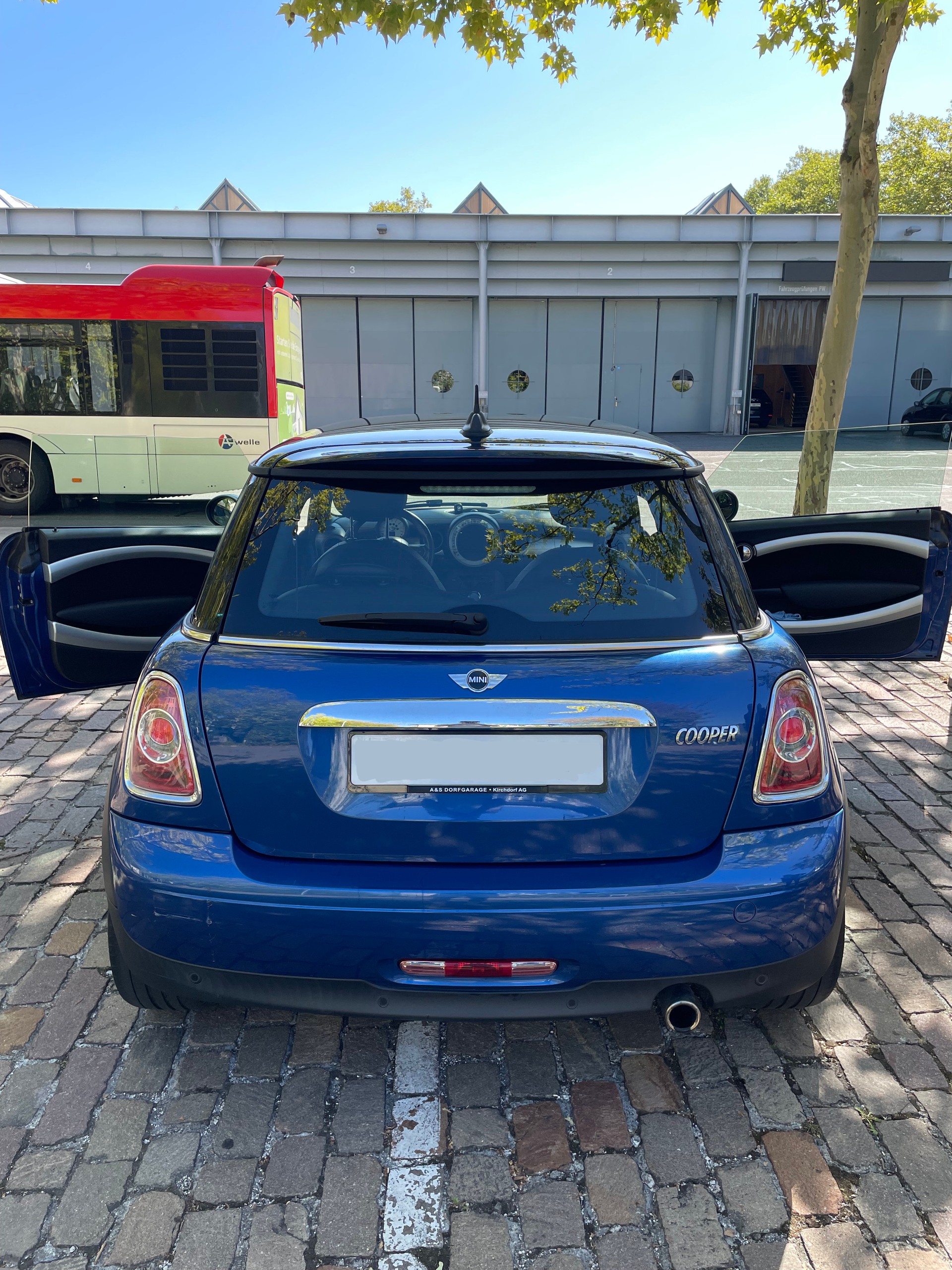 MINI 1.6i Cooper-image-3