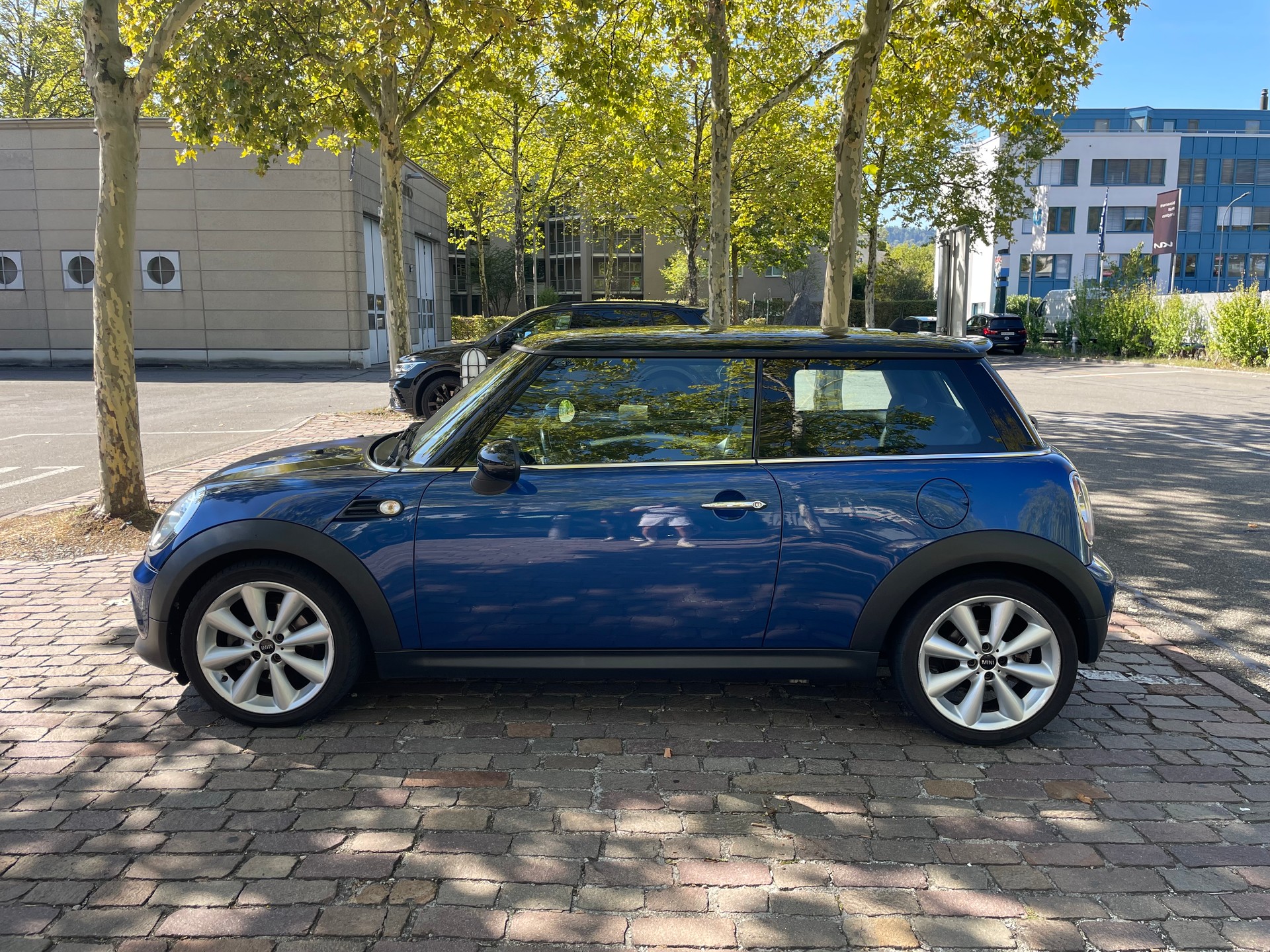 MINI 1.6i Cooper-image-1