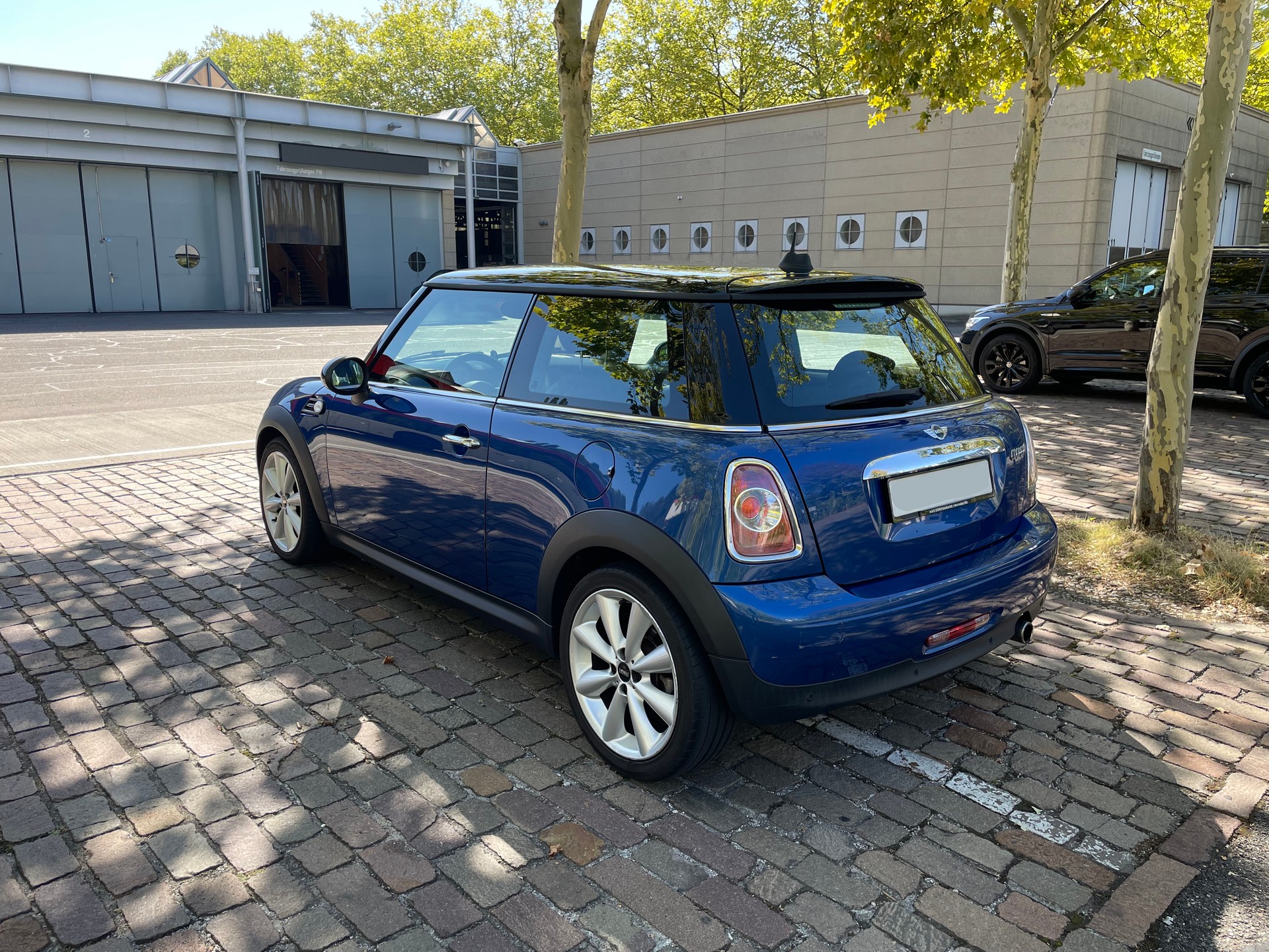 MINI 1.6i Cooper-image-2