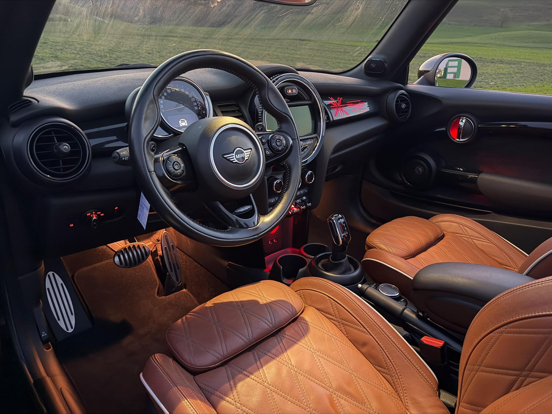 MINI Cooper John Cooper Works Cabriolet Steptronic-image-8