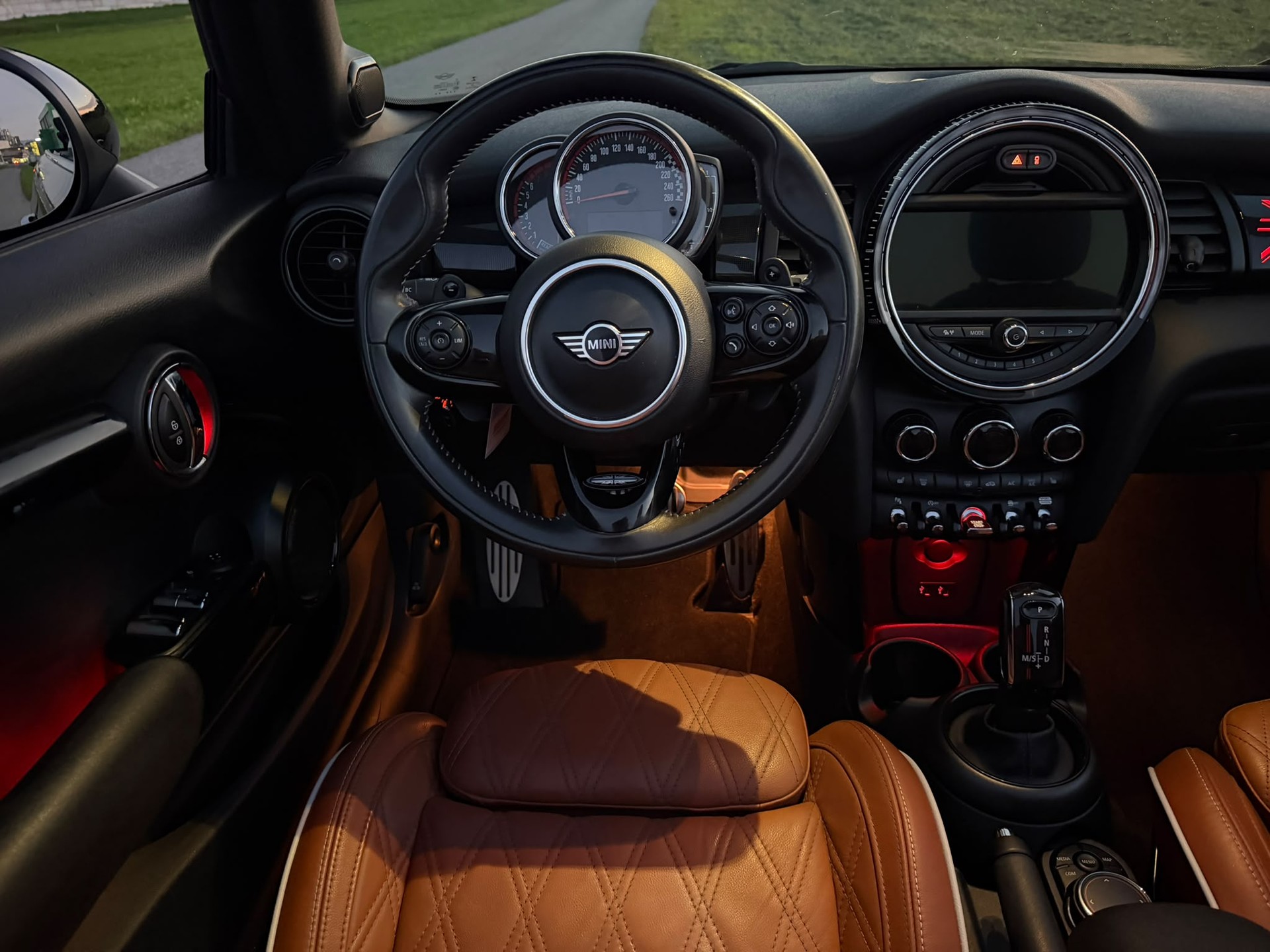 MINI Cooper John Cooper Works Cabriolet Steptronic-image-13