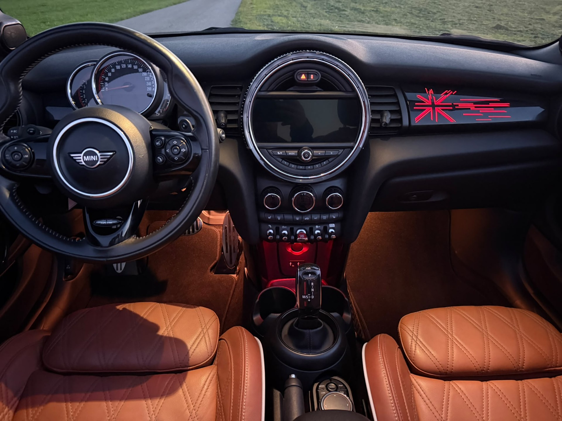 MINI Cooper John Cooper Works Cabriolet Steptronic-image-14