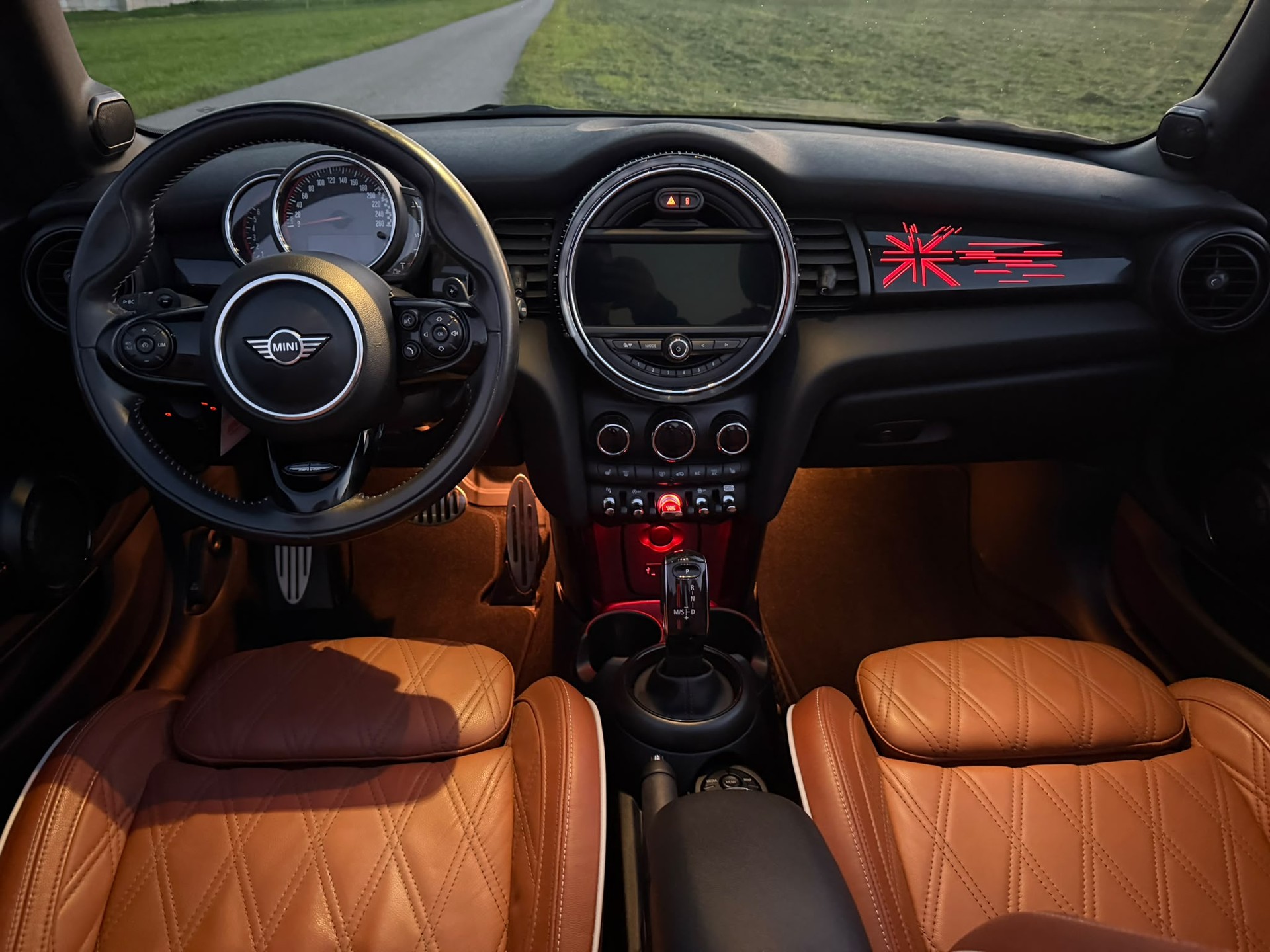 MINI Cooper John Cooper Works Cabriolet Steptronic-image-12