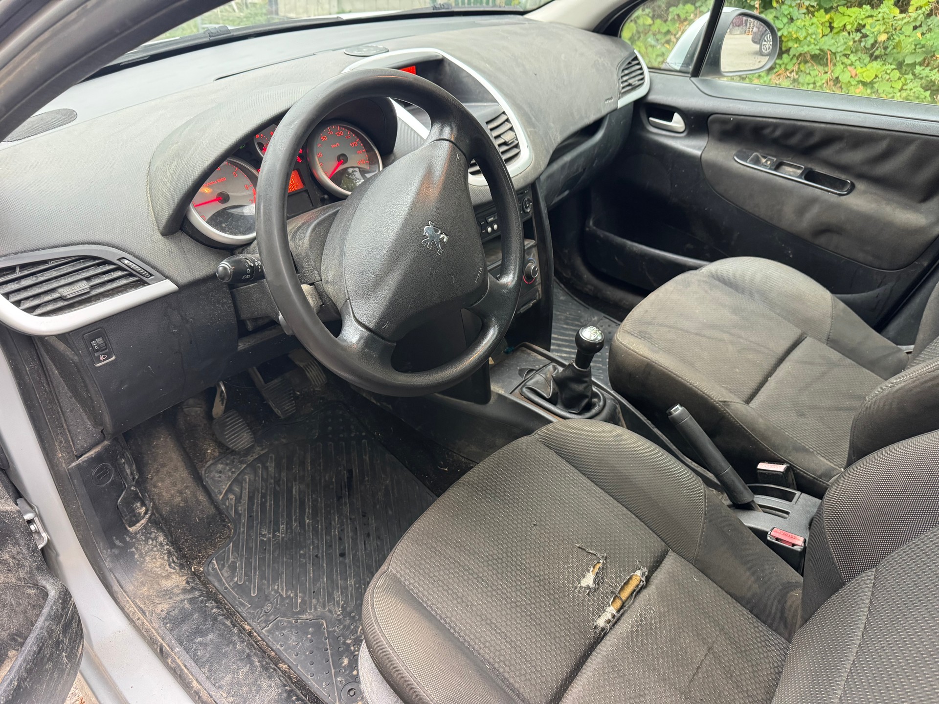 PEUGEOT 207 1.4 16V Sport-image-6