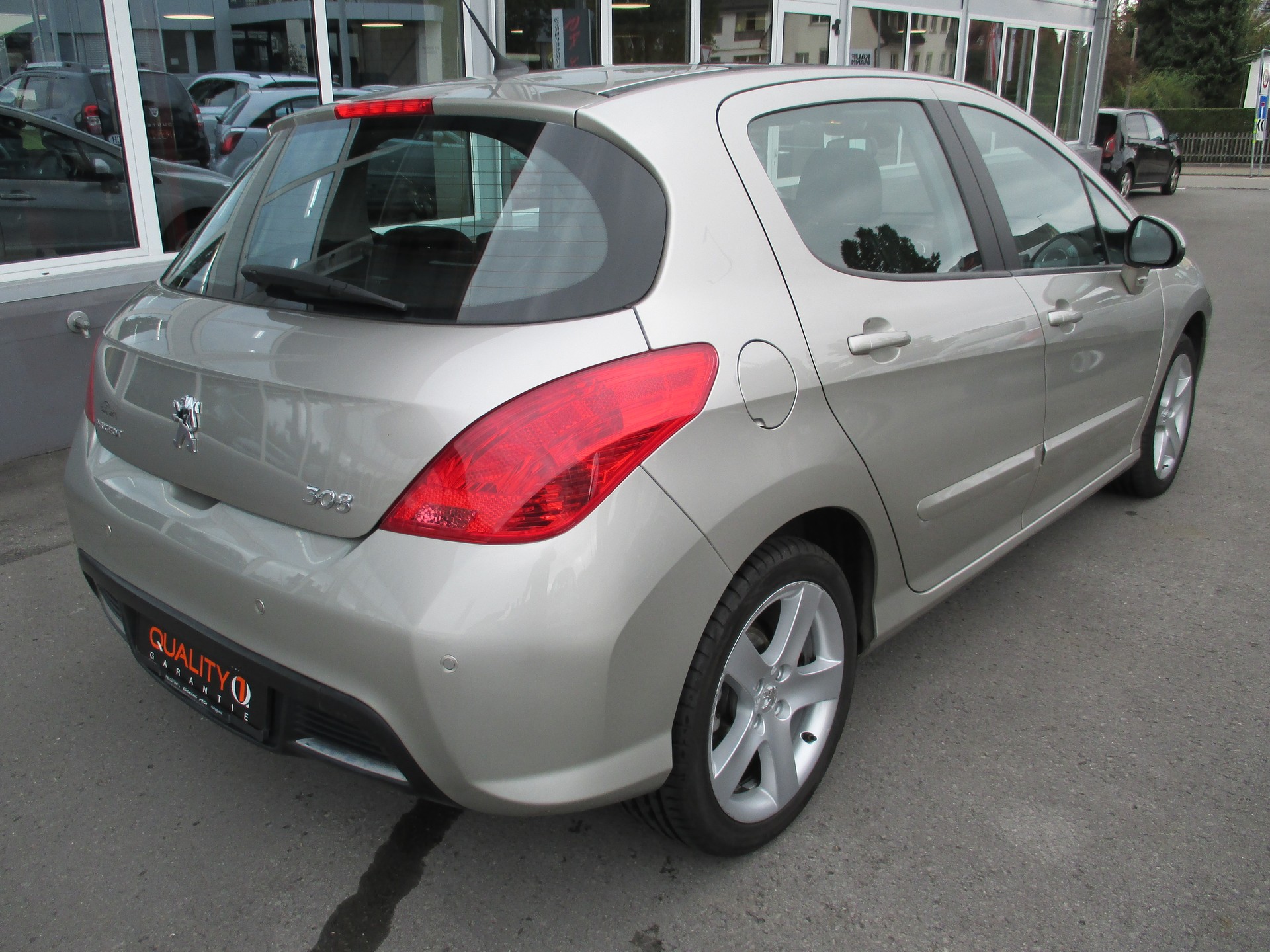 PEUGEOT 308 1.6 16V T XSI Automatic-image-4
