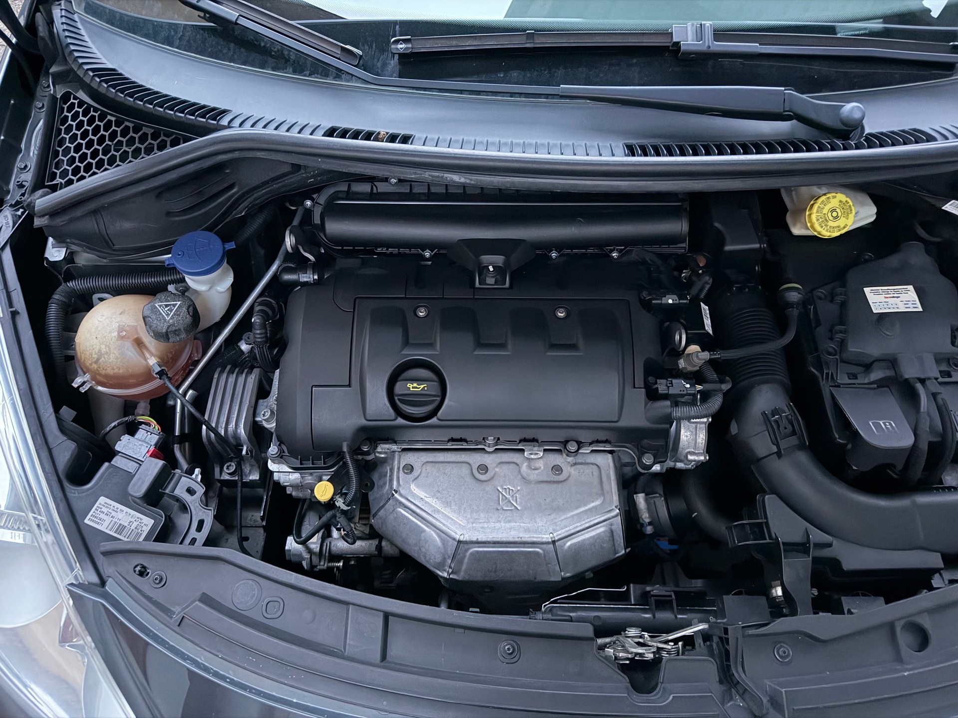 PEUGEOT 207 SW 1.6 16V Allure-image-19