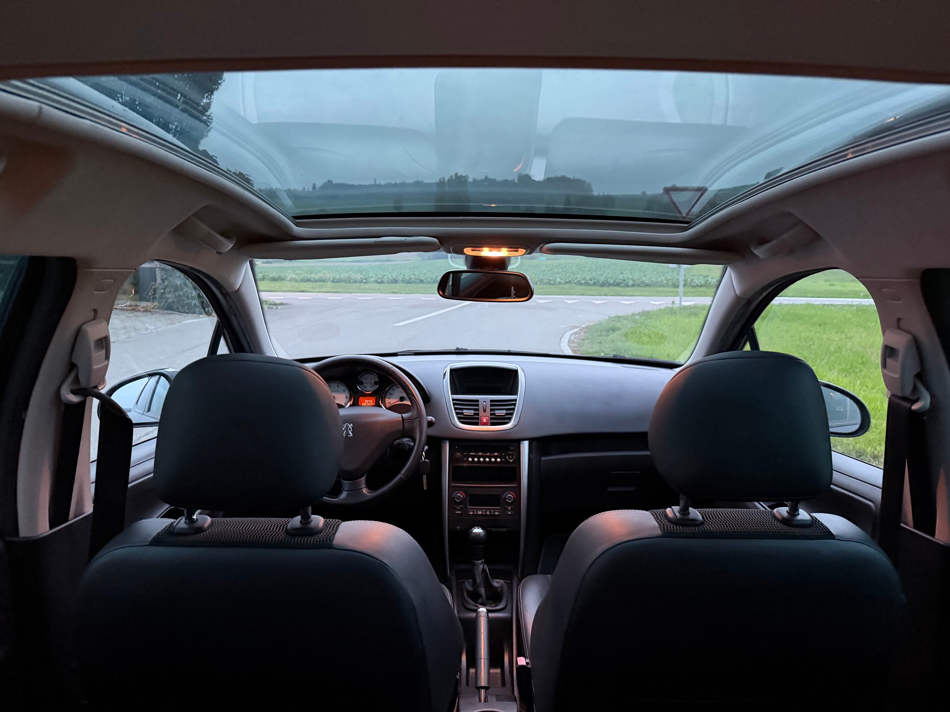 PEUGEOT 207 SW 1.6 16V Allure-image-2