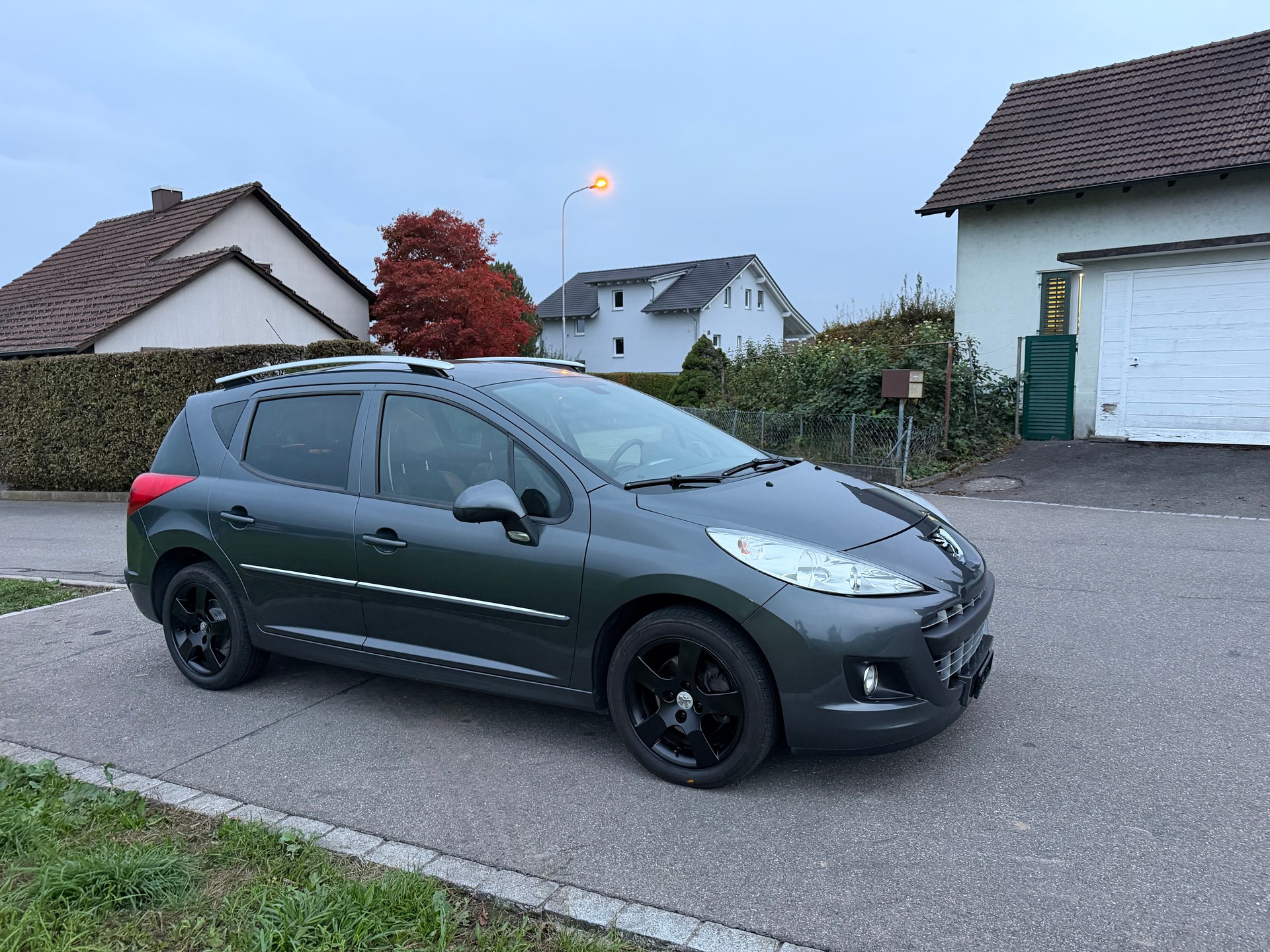 PEUGEOT 207 SW 1.6 16V Allure-image-0