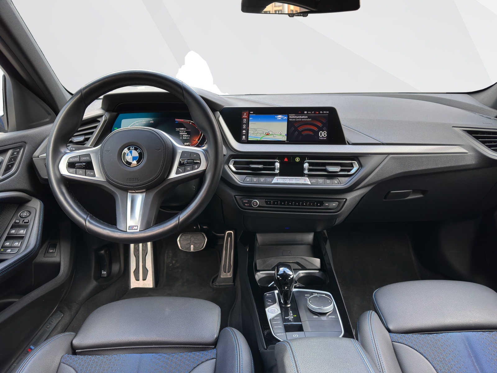 BMW 120d xDrive-image-10