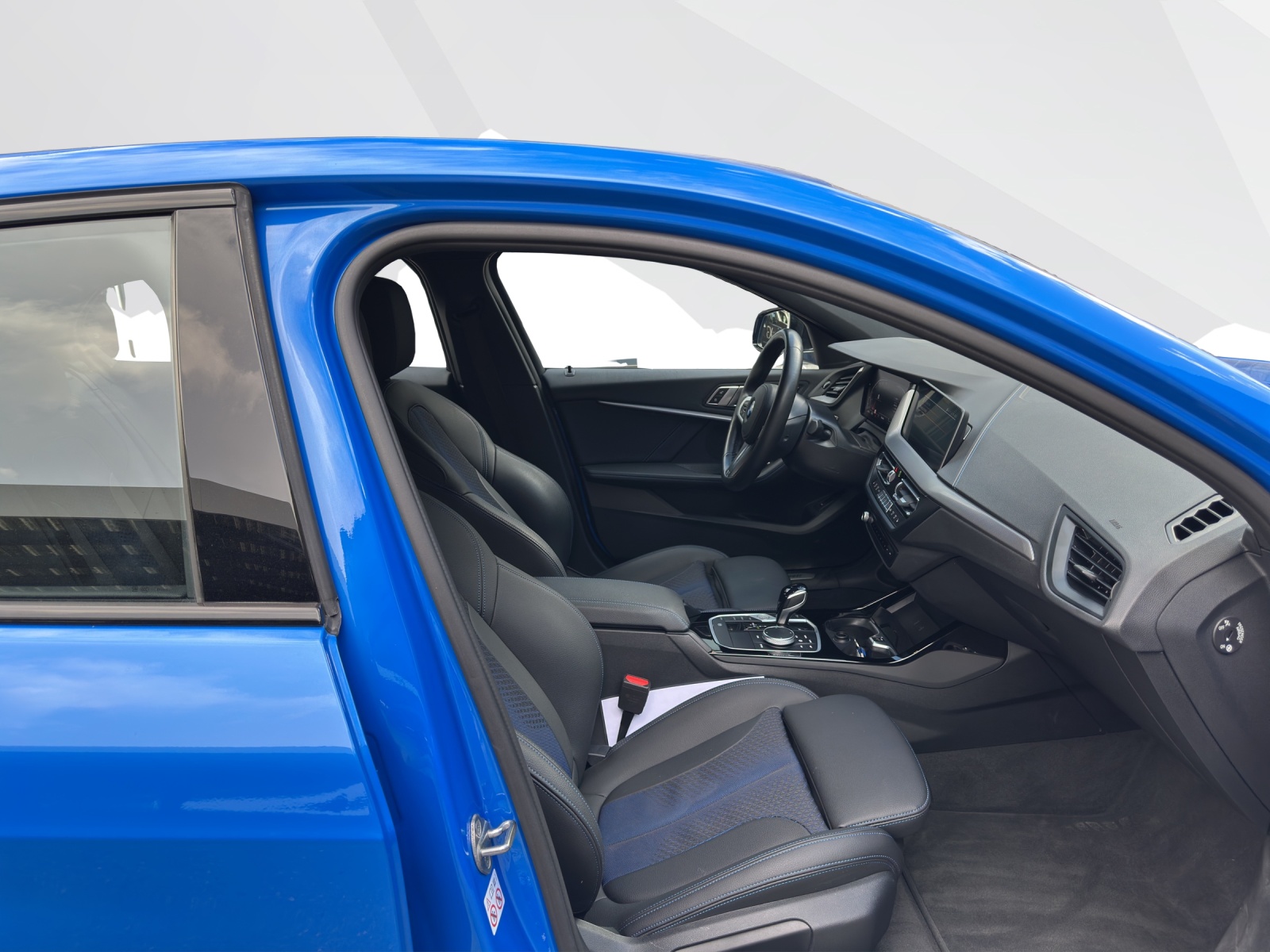 BMW 120d xDrive-image-12