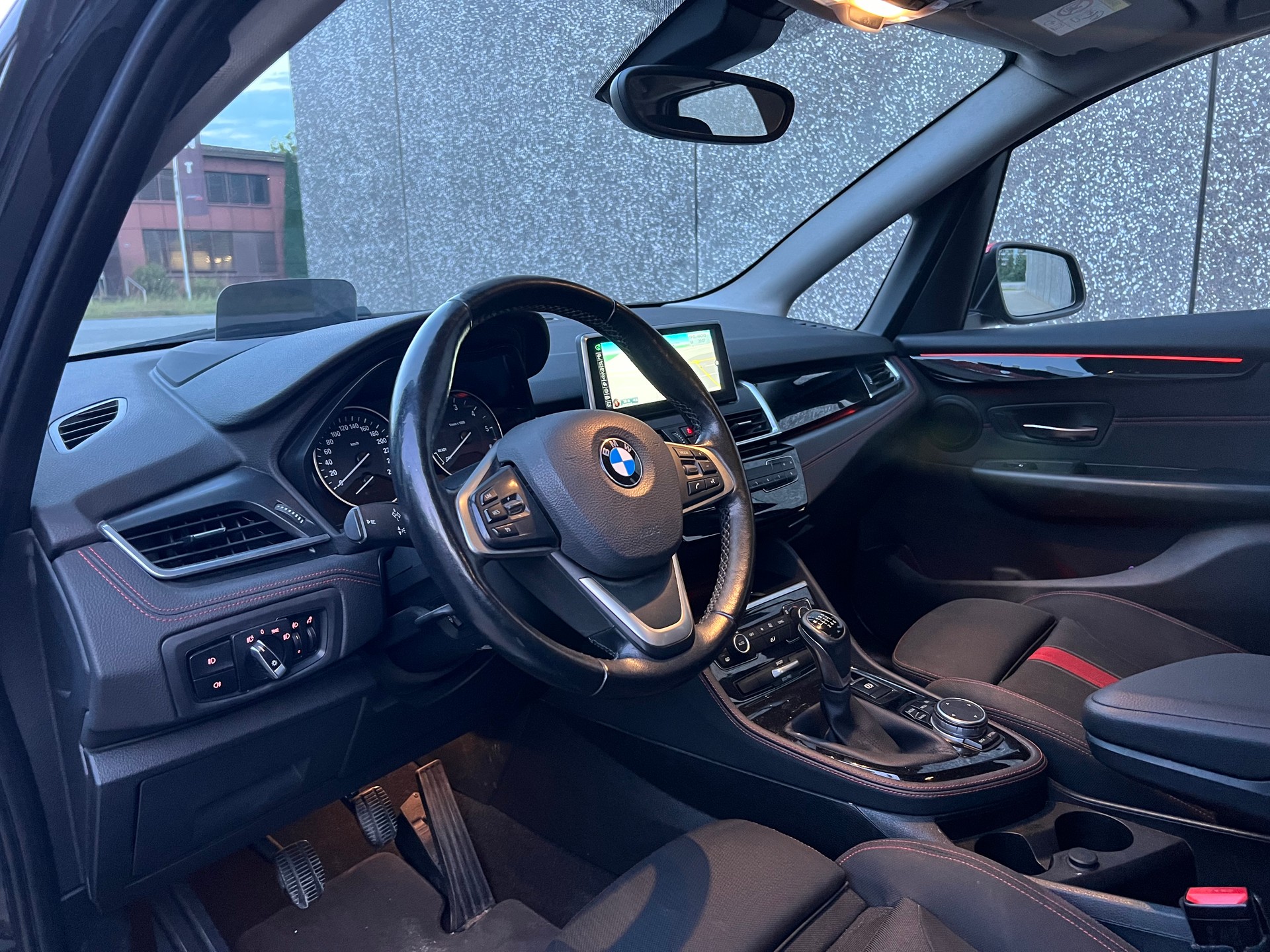 BMW 218d Active Tourer Sport Line-image-8