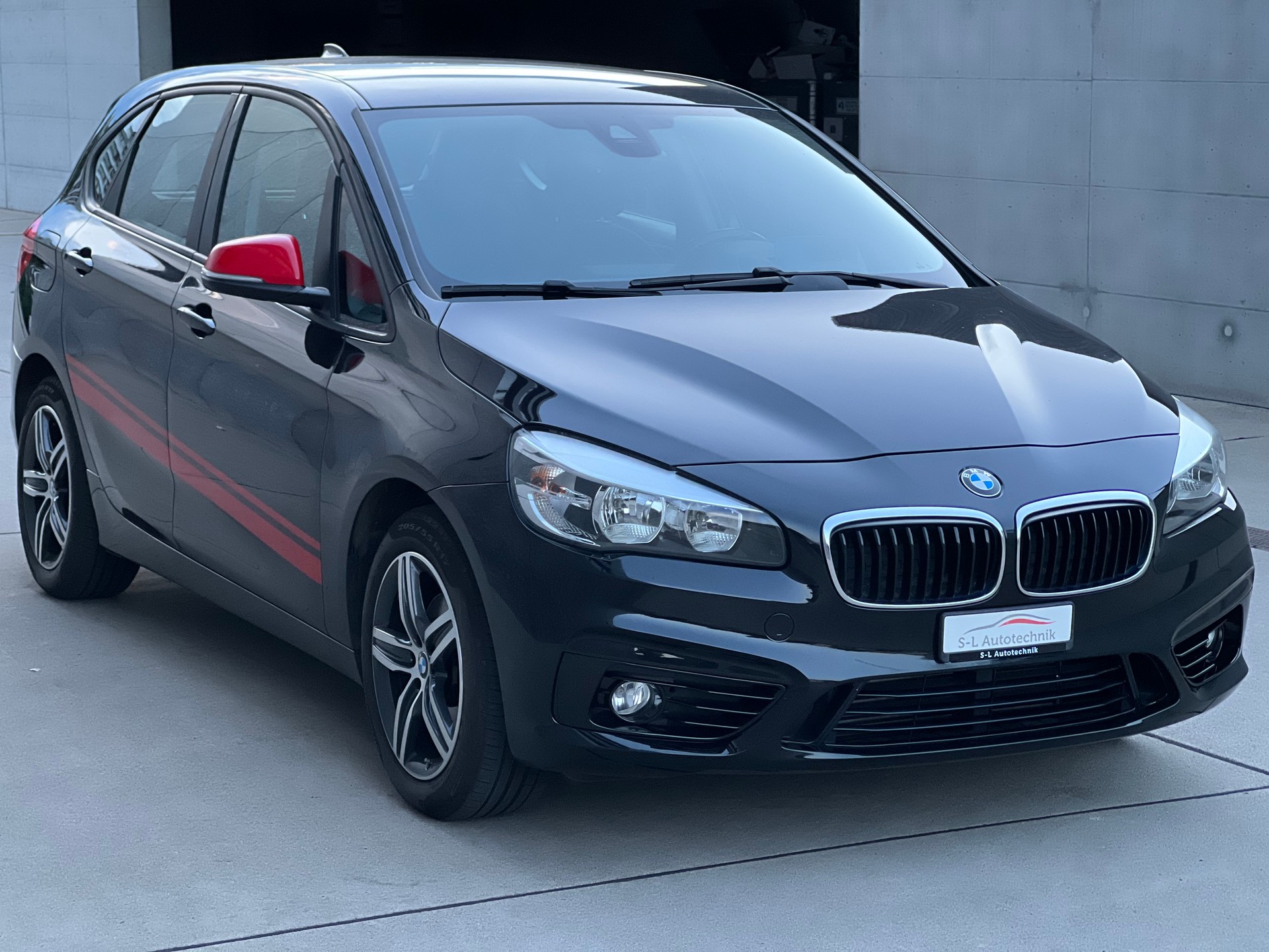 BMW 218d Active Tourer Sport Line-showroom-element-2