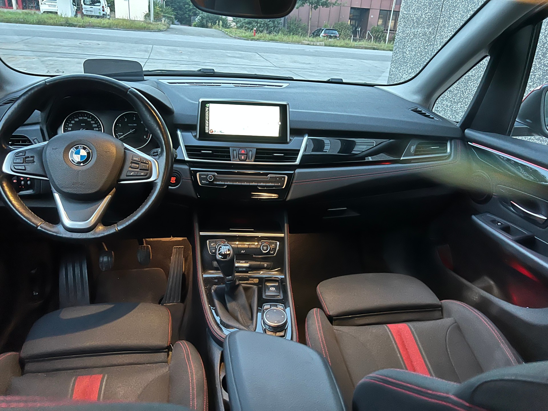 BMW 218d Active Tourer Sport Line-image-11