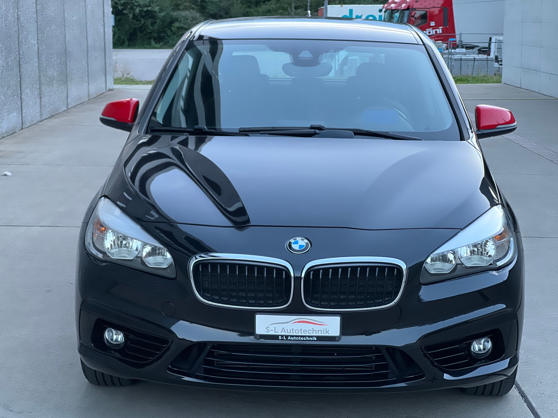 BMW 218d Active Tourer Sport Line-showroom-element-1