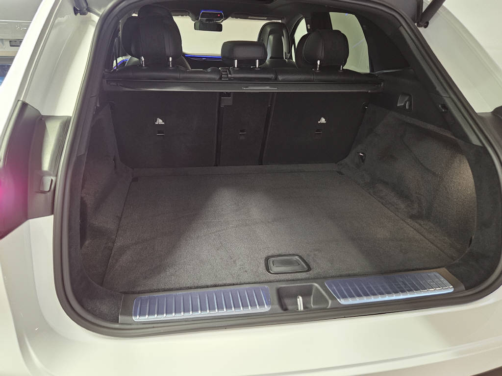 MERCEDES-BENZ EQE 350 4Matic AMG Line Executive Edition-showroom-element-3