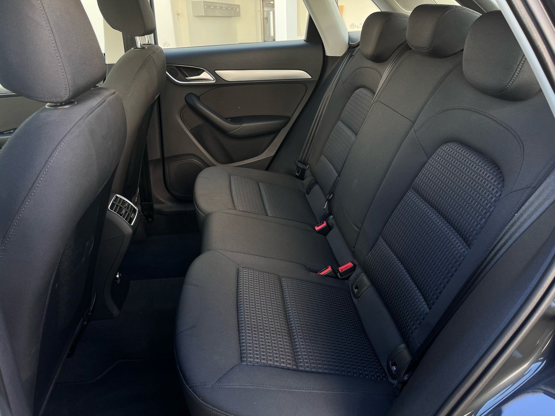 AUDI Q3 2.0 TFSI design quattro S-tronic 8x Alu 12Mt Gara-image-10