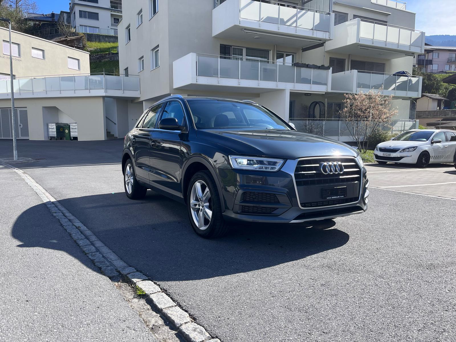 AUDI Q3 2.0 TFSI design quattro S-tronic 8x Alu 12Mt Gara-showroom-element-3