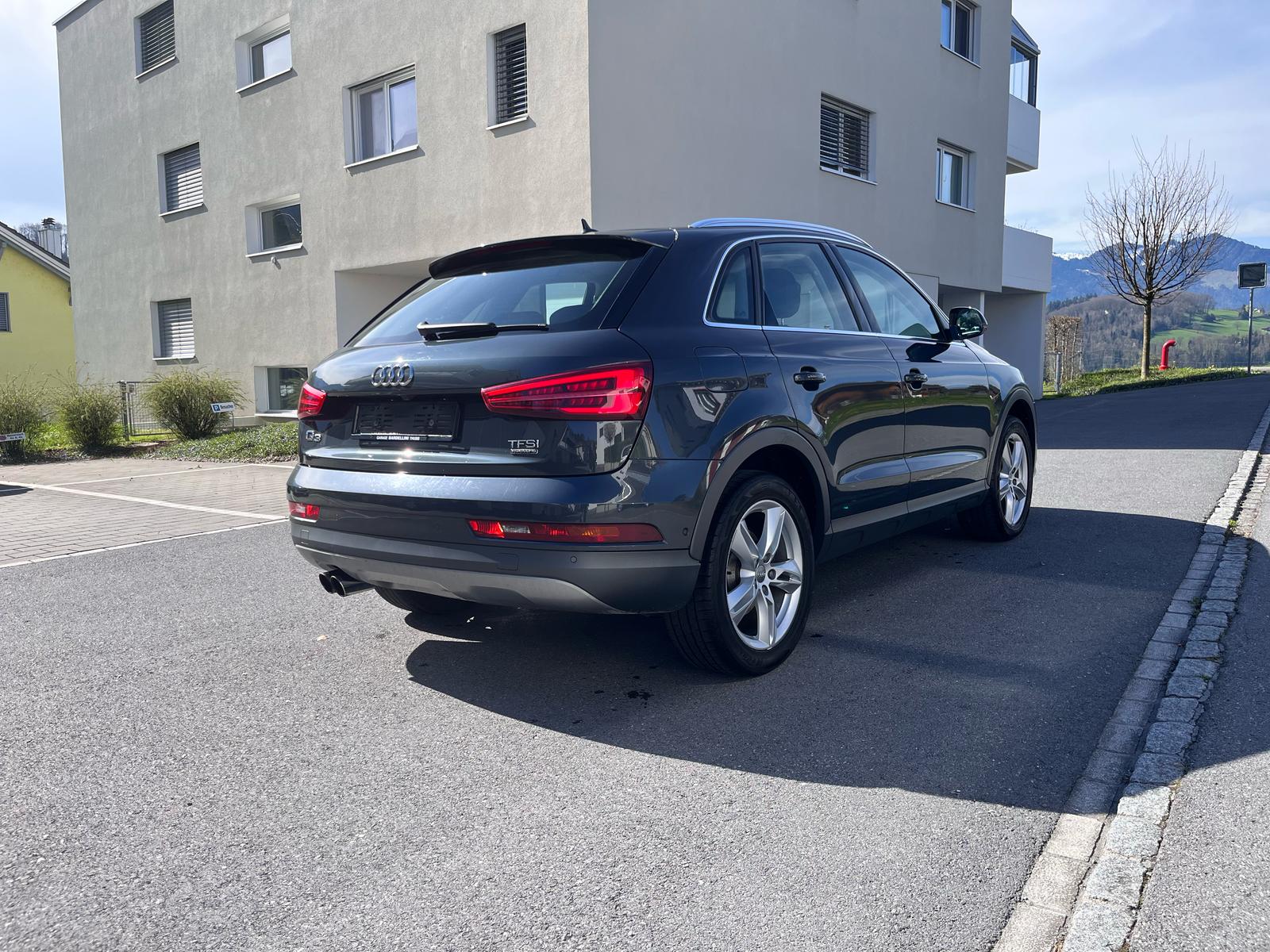AUDI Q3 2.0 TFSI design quattro S-tronic 8x Alu 12Mt Gara-image-5