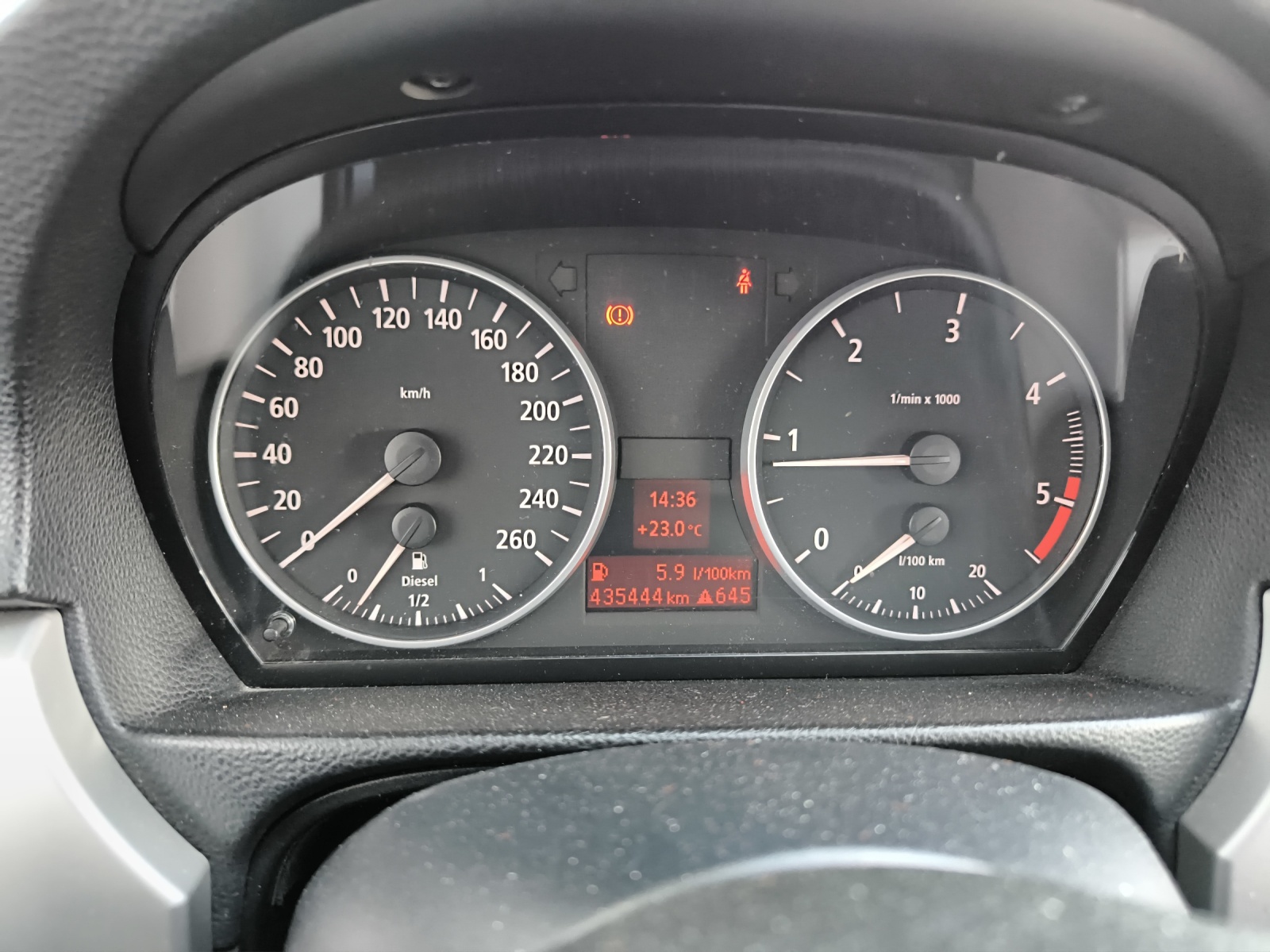 BMW 320d-image-10