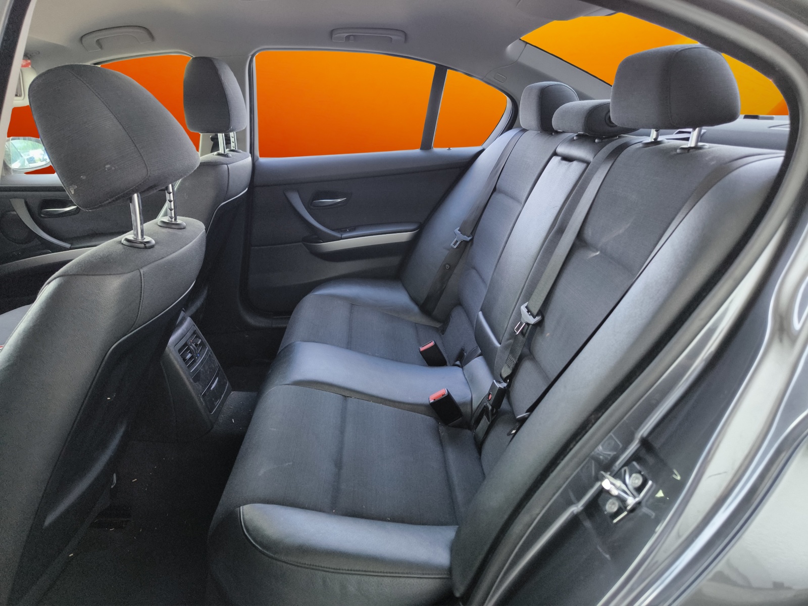 BMW 320d-image-8