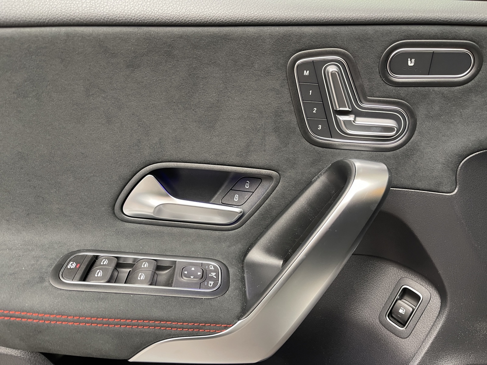 MERCEDES-BENZ A 250 e EQ Star 8G-DCT-image-12
