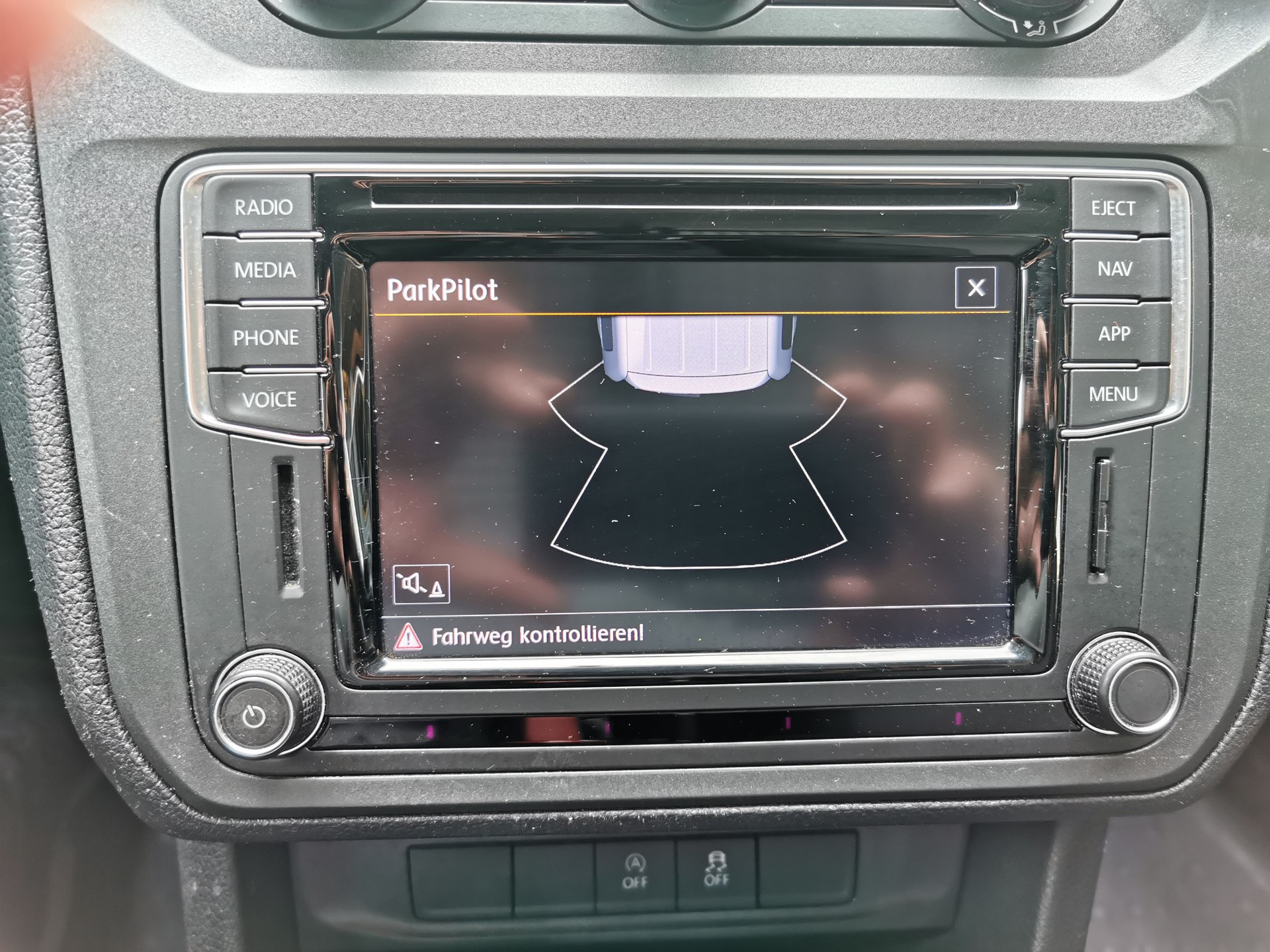 VW Caddy 2.0TDI 4Motion BlueMotion Technology-image-10