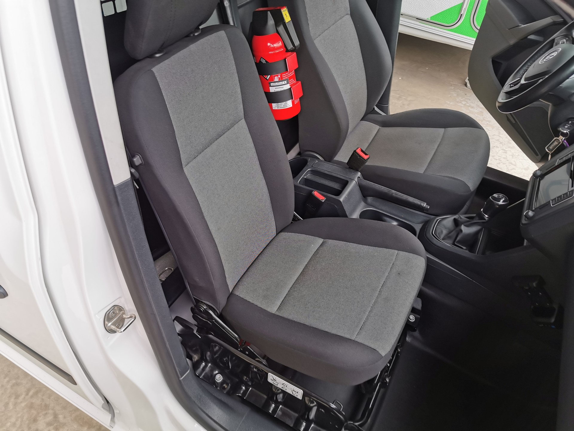 VW Caddy 2.0TDI 4Motion BlueMotion Technology-image-11