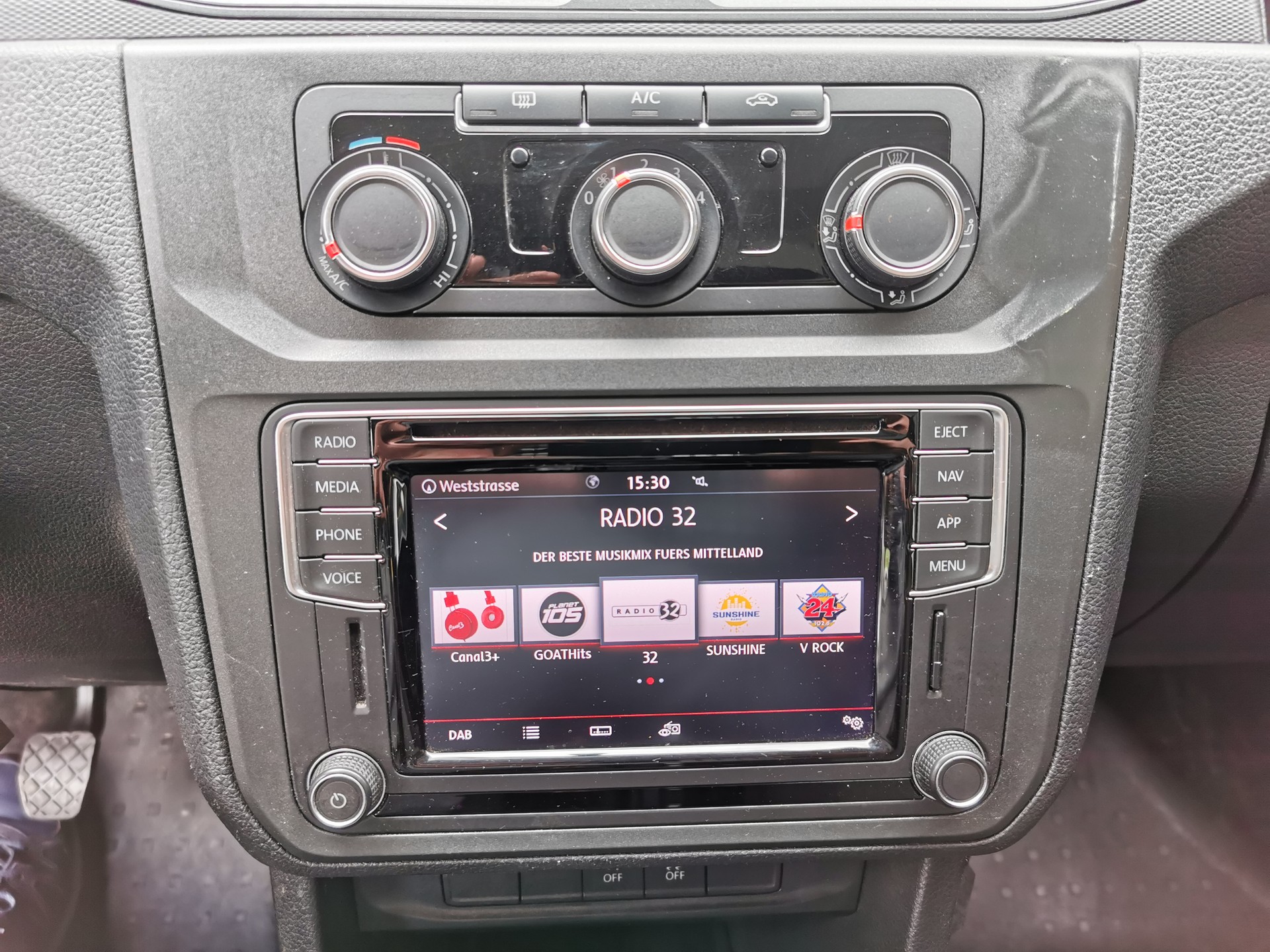 VW Caddy 2.0TDI 4Motion BlueMotion Technology-image-9