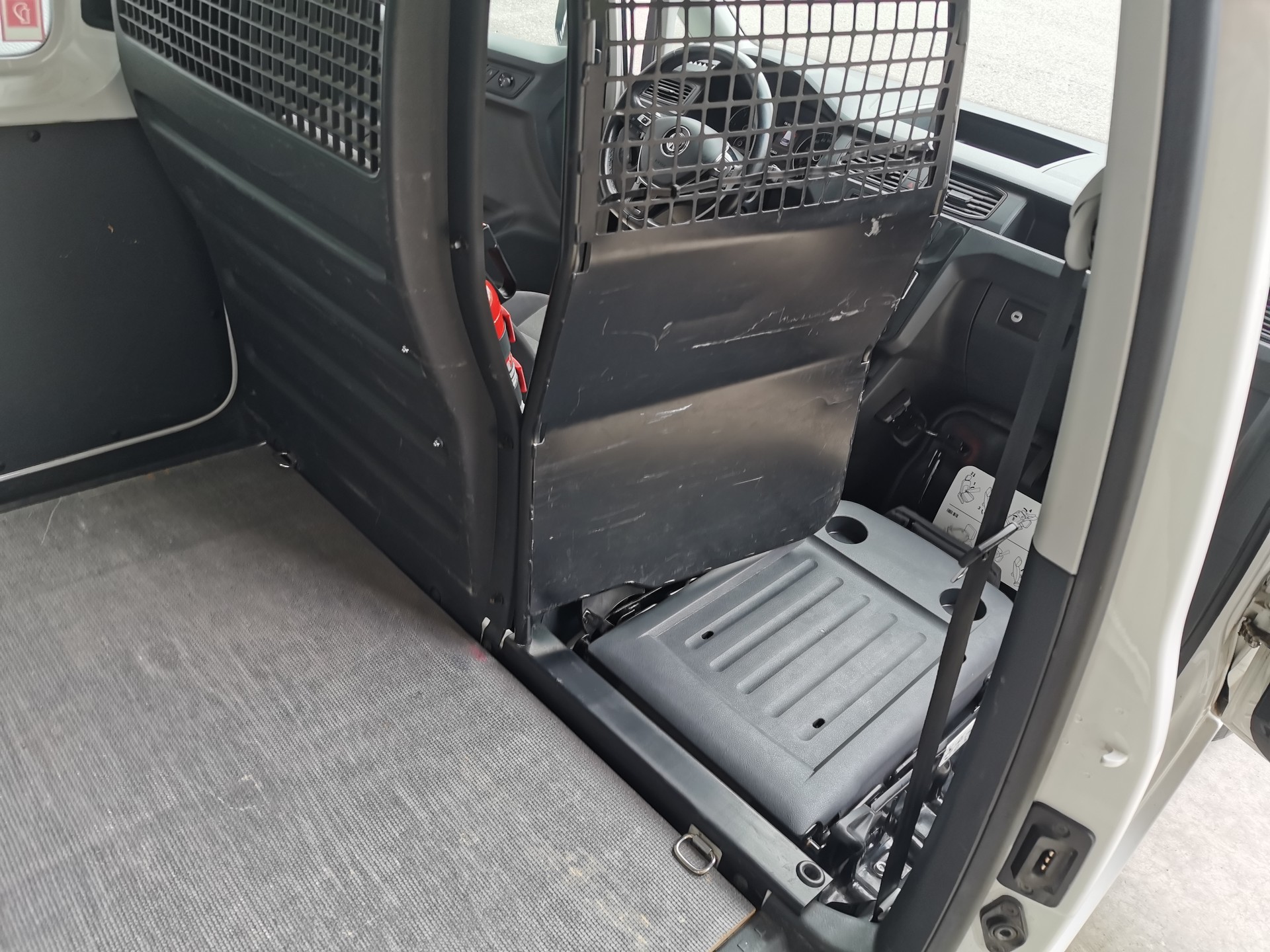 VW Caddy 2.0TDI 4Motion BlueMotion Technology-image-13
