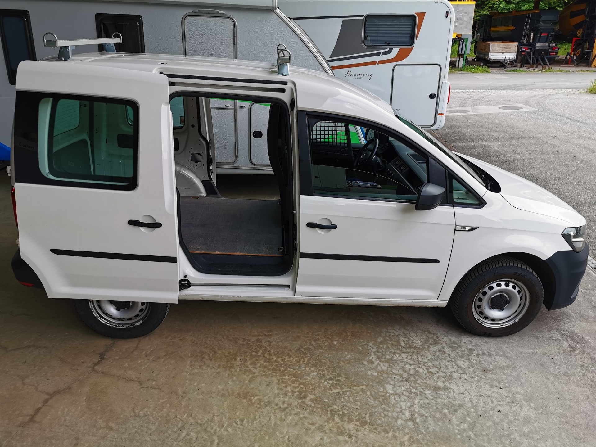 VW Caddy 2.0TDI 4Motion BlueMotion Technology-image-15