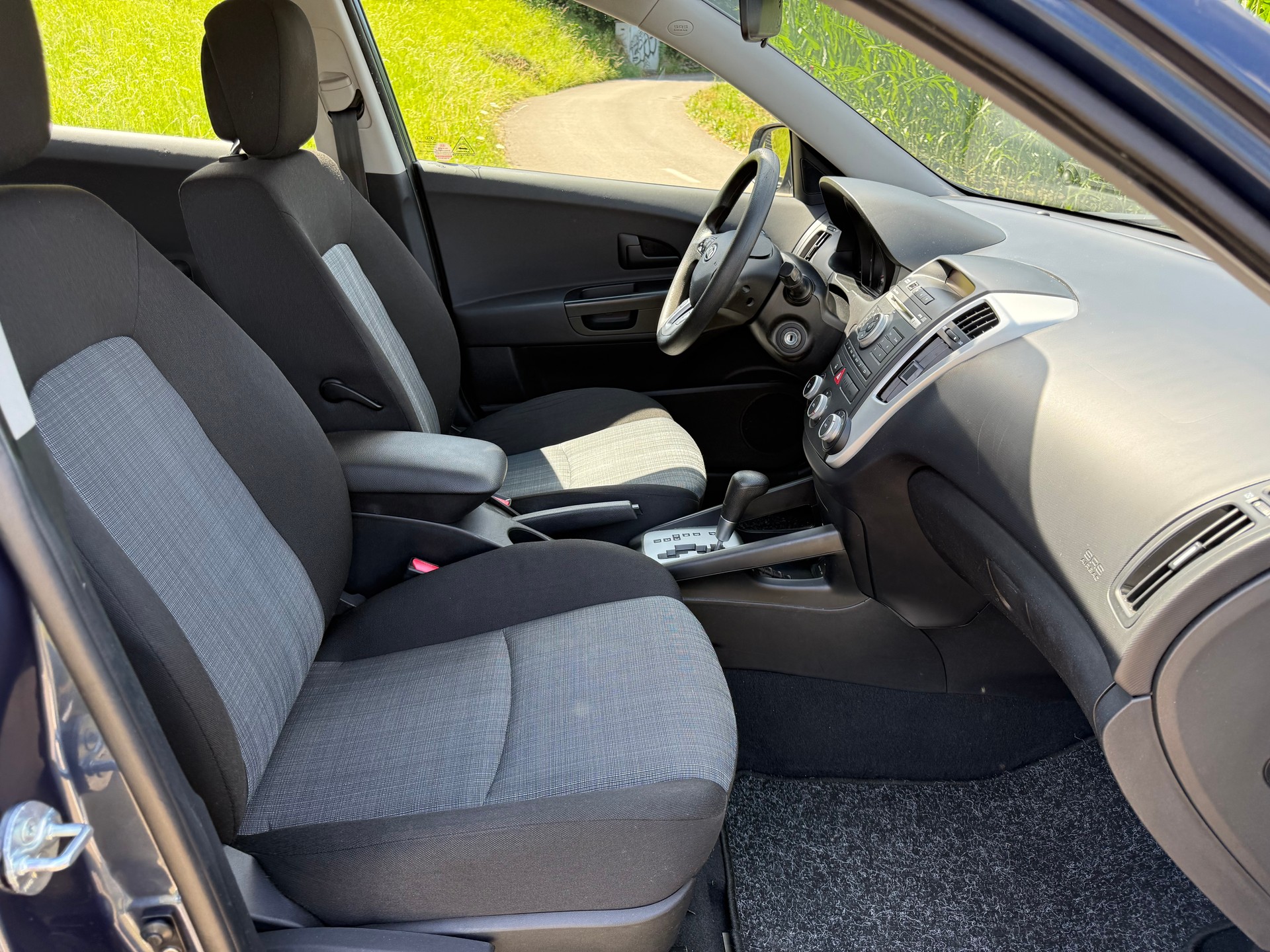 KIA Cee'd Sporty Wagon 1.6 16V Style Automatic-image-5