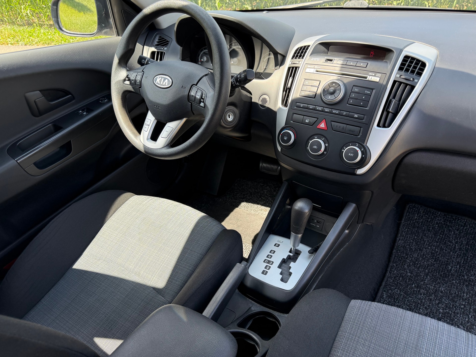 KIA Cee'd Sporty Wagon 1.6 16V Style Automatic-image-4