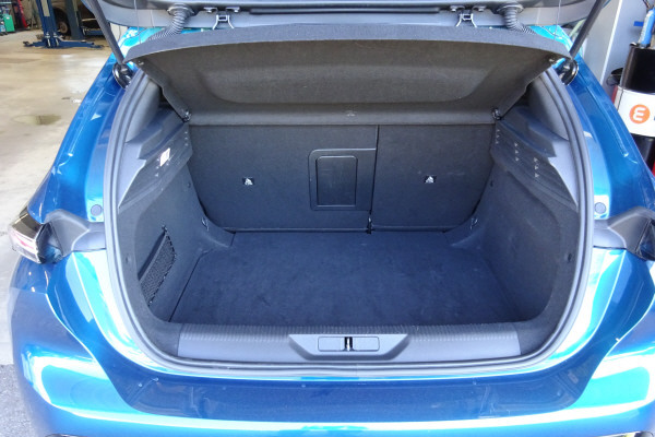 PEUGEOT 308 1.2 Allure EAT8-image-7